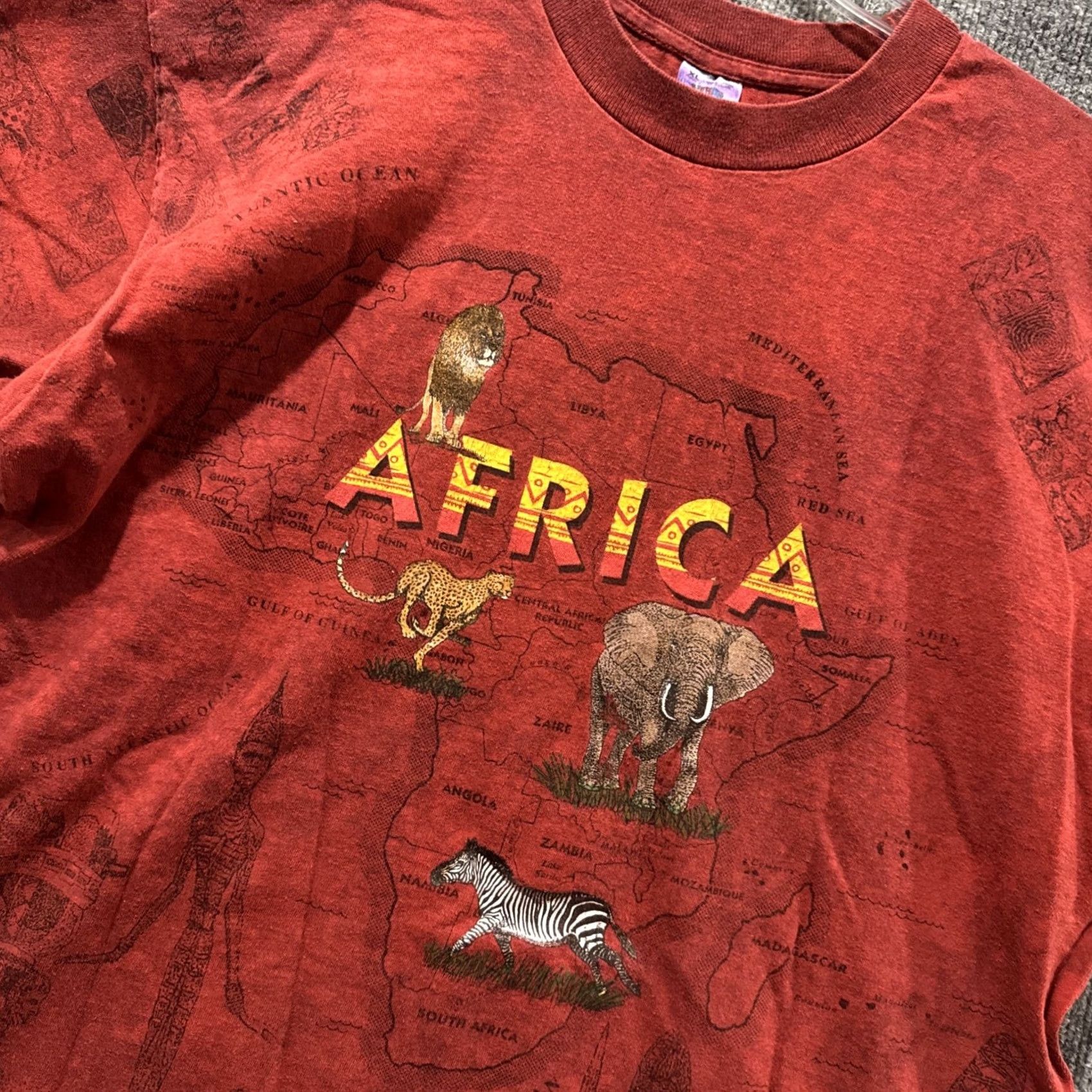 Fruit Of The Loom Vintage 80s 90s Africa Graphic Animals Nature AOP Red Mens Shirt Size XL HTF Size US XL / EU 56 / 4 - 2 Thumbnail