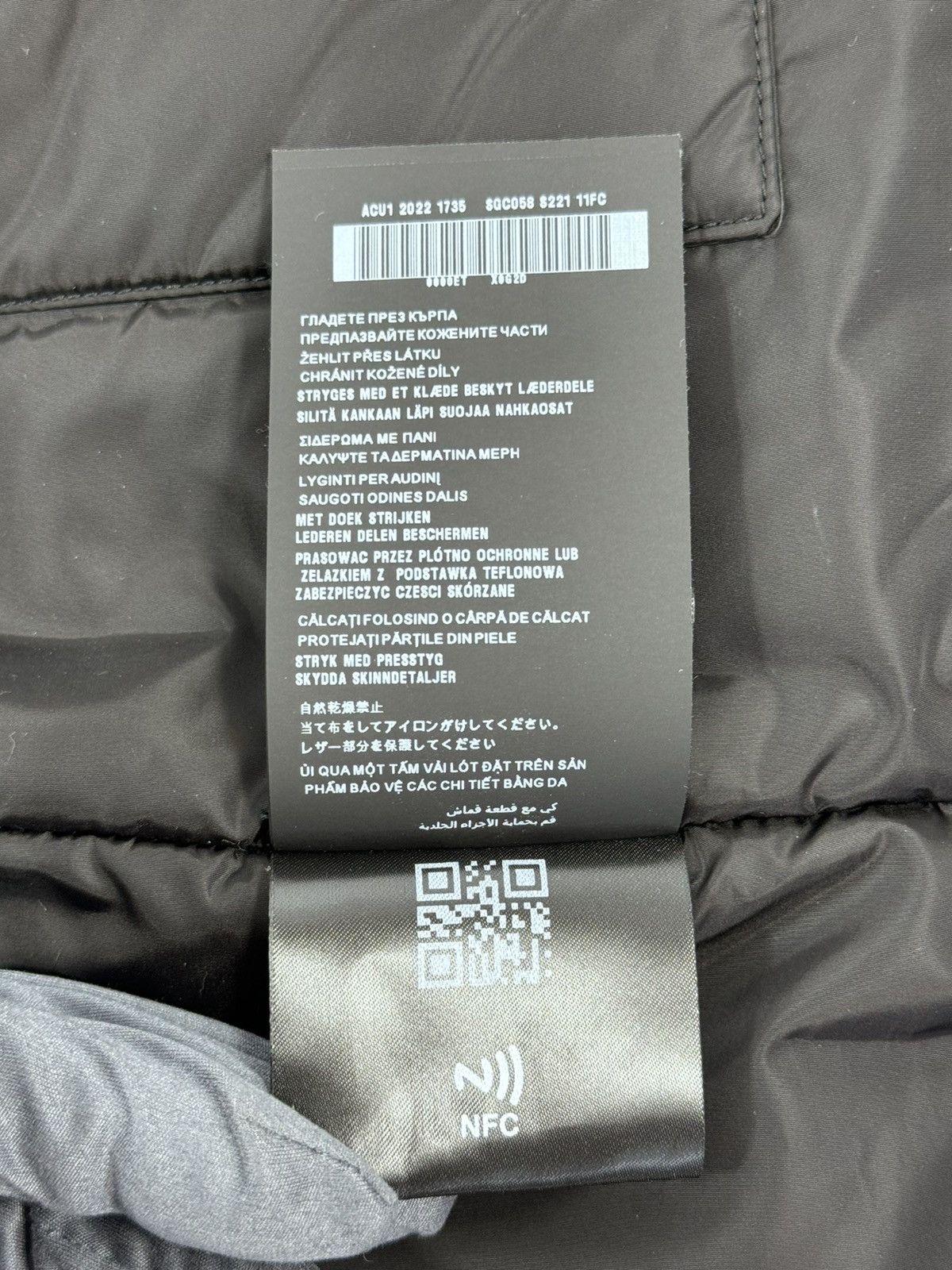 Prada LOGO PRINT VEST Size US L / EU 52-54 / 3 - 12 Thumbnail