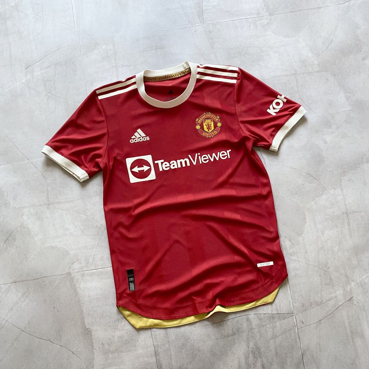 Vintage Adidas 2021/22 Manchester United Football Tee Jersey T-shirt Size US S / EU 44-46 / 1 - 1 Thumbnail