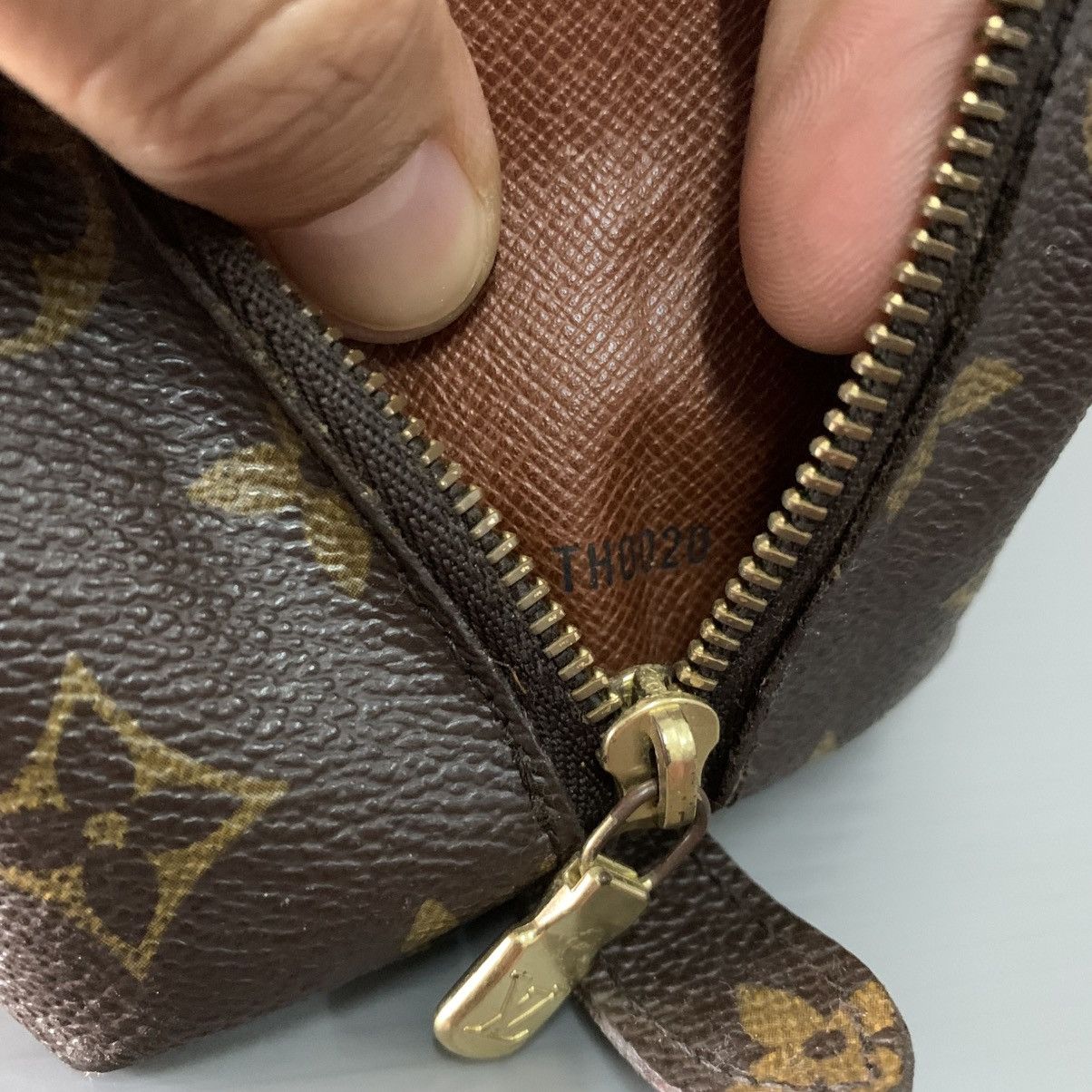 Louis Vuitton Louis Vuitton Makeup Clutch Bag Size ONE SIZE - 13 Thumbnail