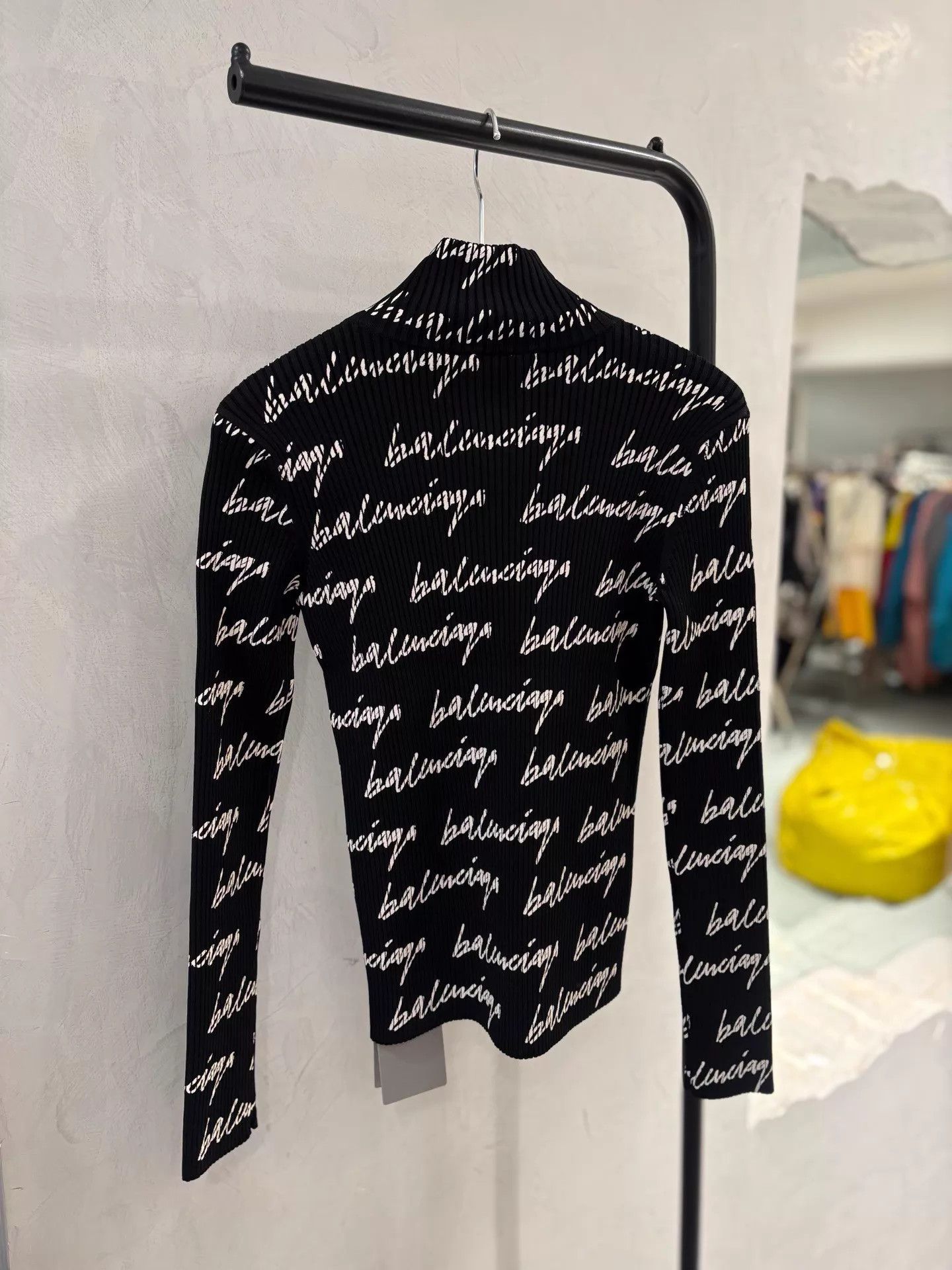 Balenciaga Balenciaga AllOver Logo Slim Top XS/S New With Tags Size XS / US 0-2 / IT 36-38 - 3 Thumbnail