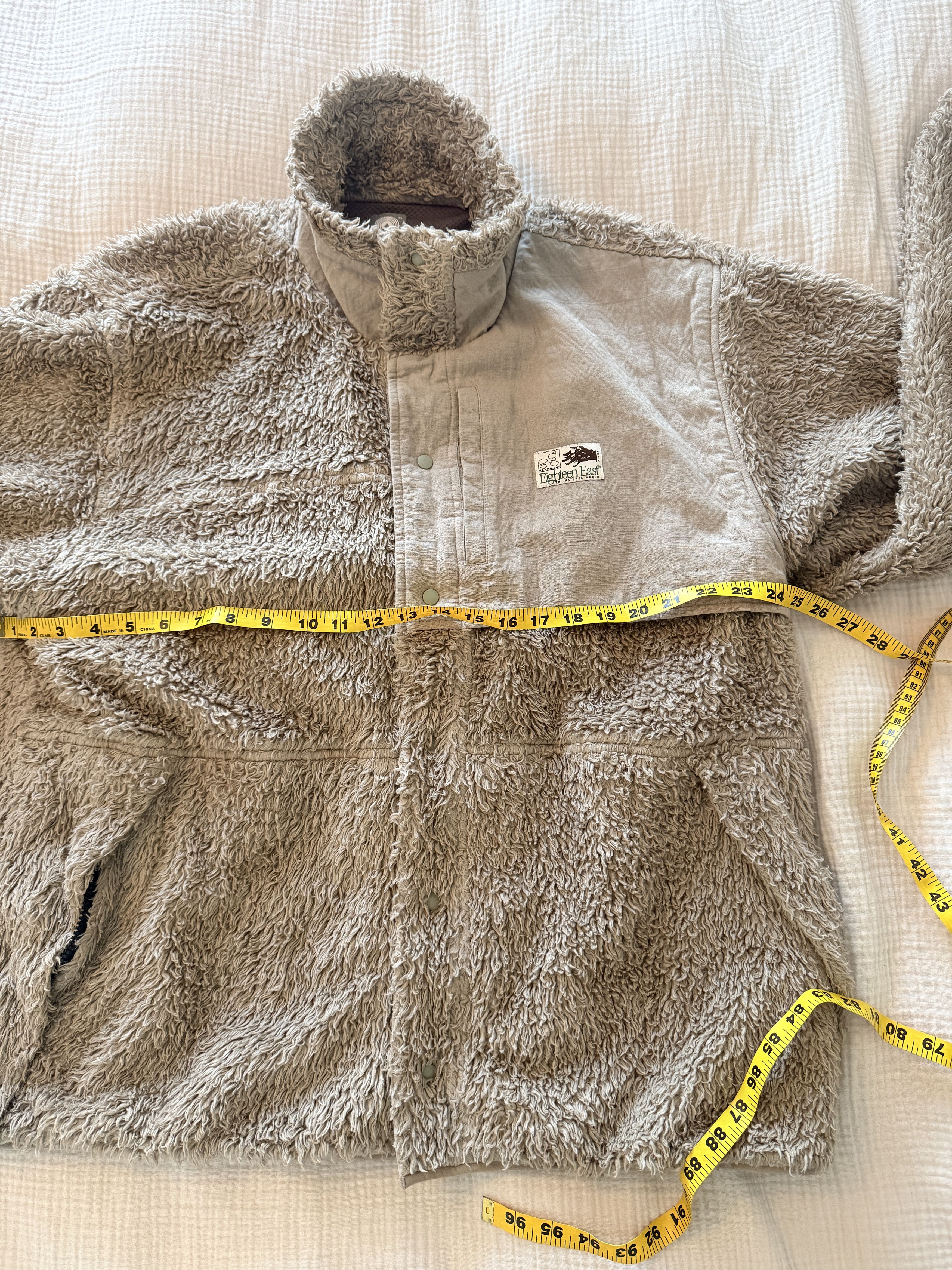 18 East LOOP RD SNAP FRONT JACKET - FADED ALMOND DEEP PILE FLEECE Size US XL / EU 56 / 4 - 10 Thumbnail