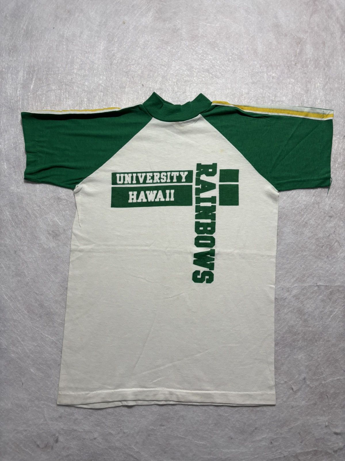 Vintage Vintage 80’s University Hawaii Tshirt Size US S / EU 44-46 / 1 - 1 Thumbnail
