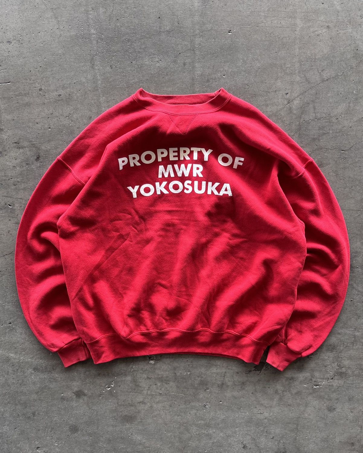 Soffe 90s Property Of Mwr Yokosuka Red Boxy Crewneck Size US XL / EU 56 / 4 - 1 Thumbnail