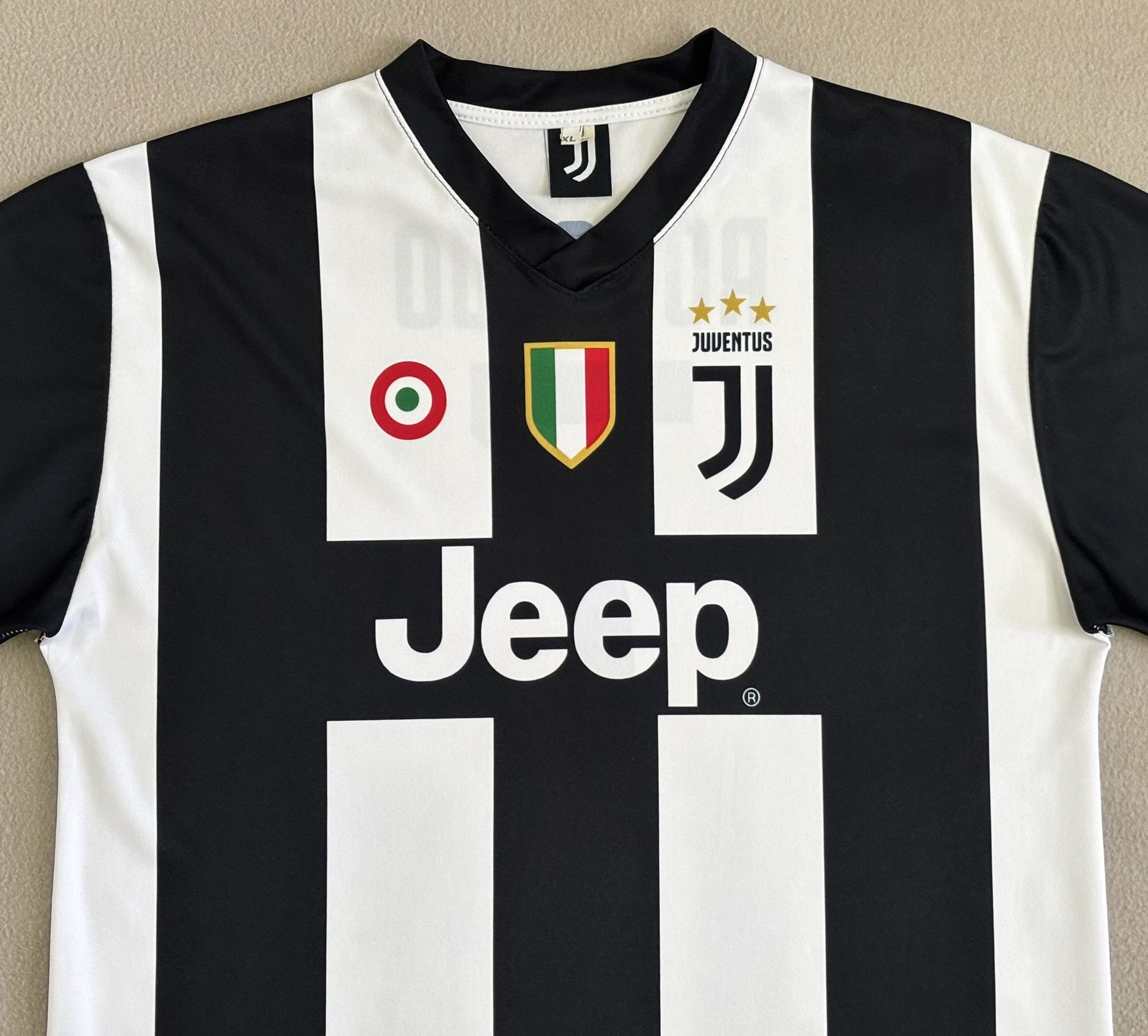 Other Juventus 2018-2019 Ronaldo #7 Football Jersey Size XL Size US XL / EU 56 / 4 - 6 Thumbnail