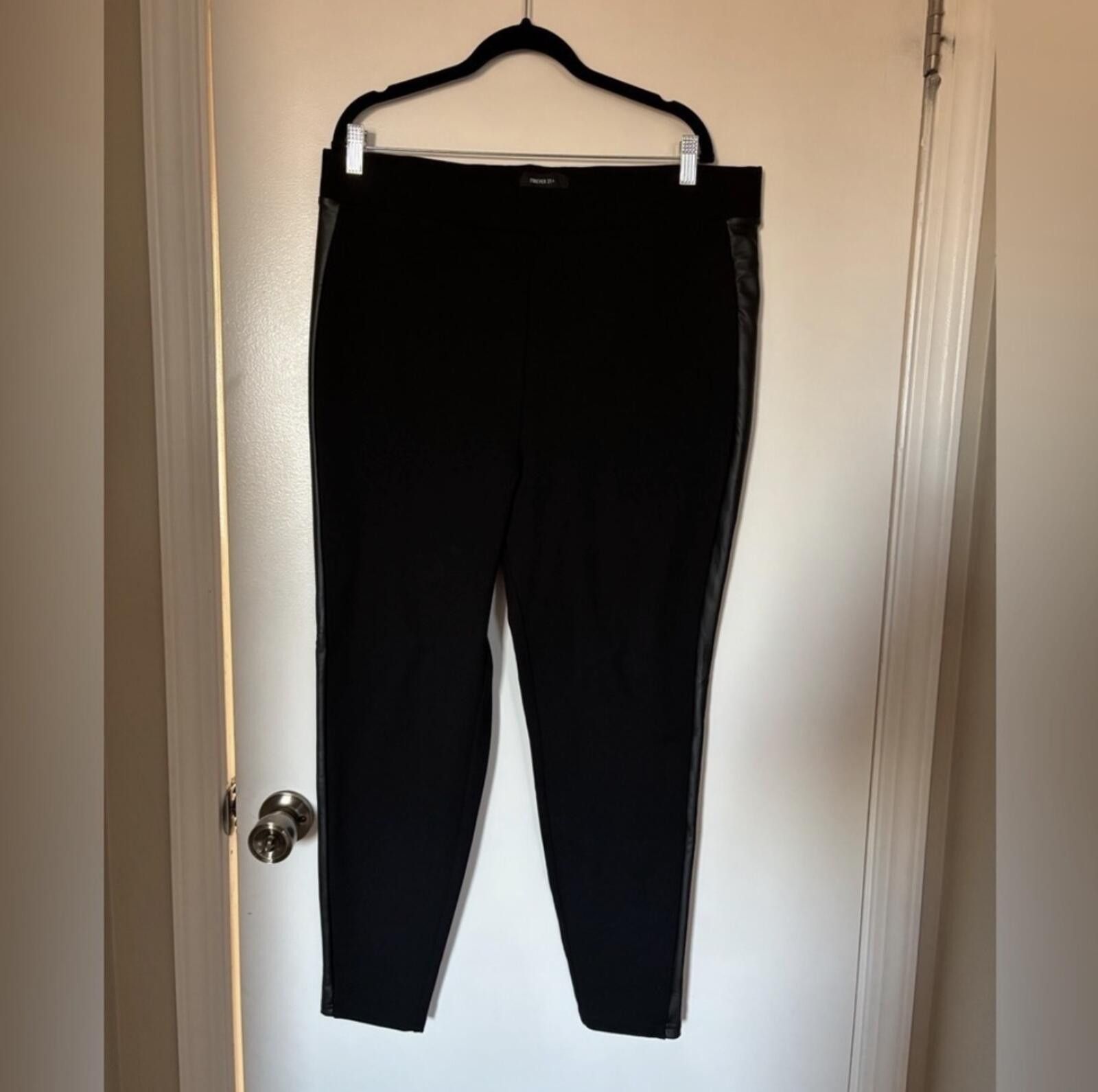 Forever 21 Forever 21 + leggings Size 42" / US 20 - 1 Thumbnail