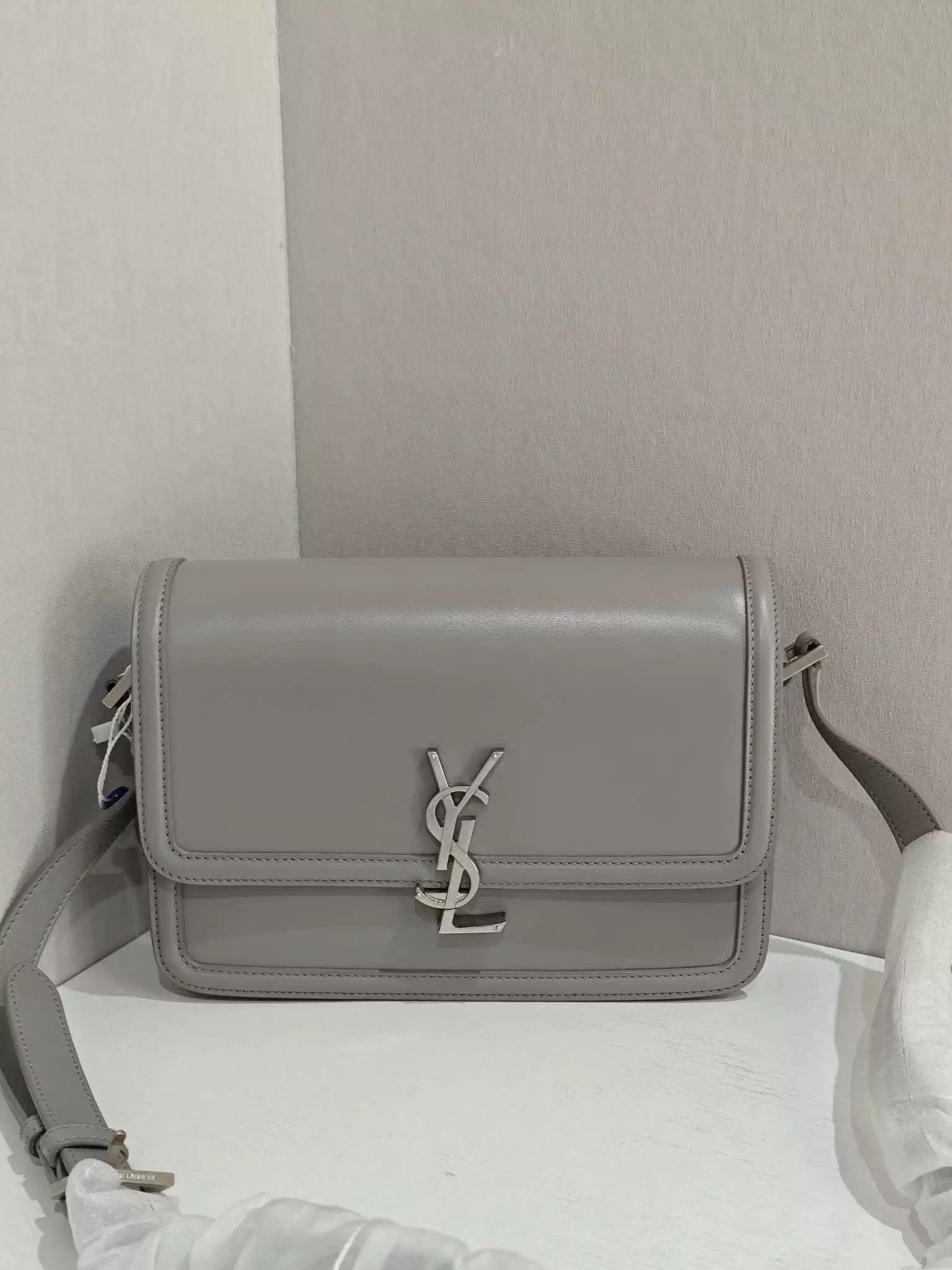 Saint Laurent Paris Pre-loved Bag Very good condition Size ONE SIZE - 1 Thumbnail