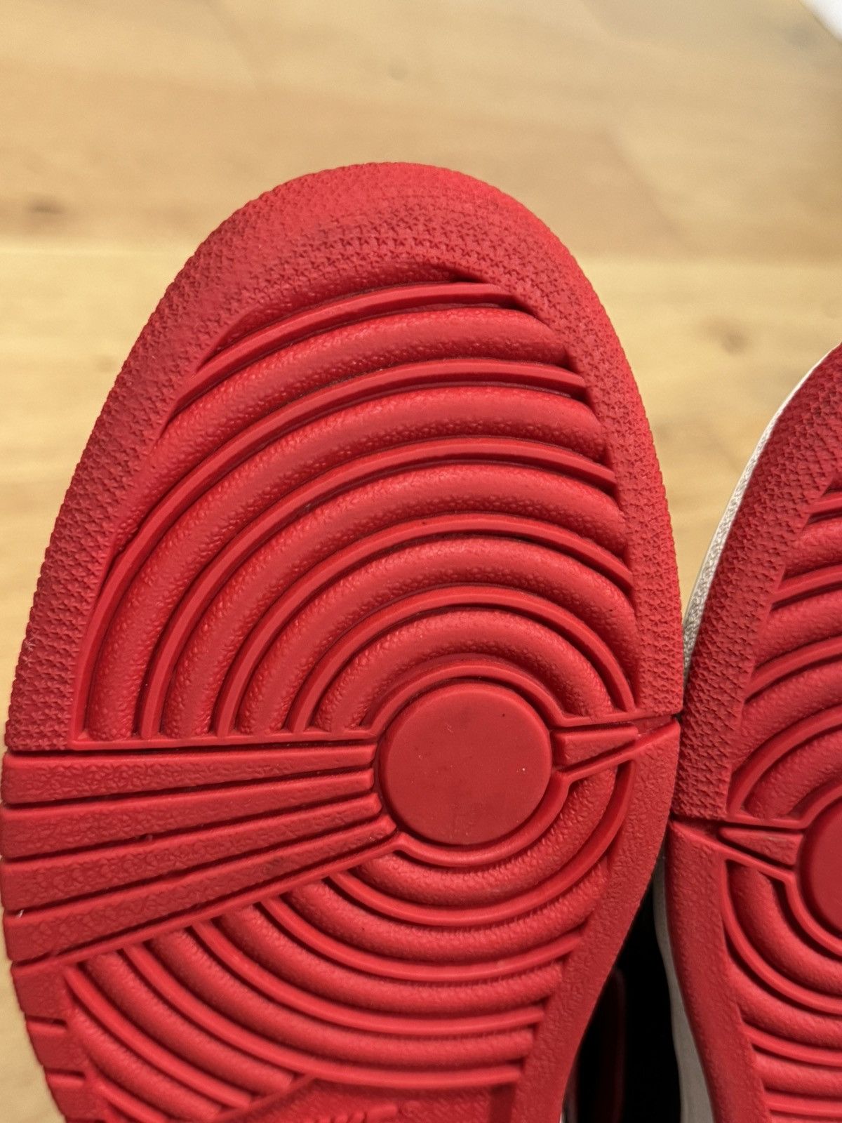 Jordan Brand × Nike Jordan I Black/Varsity Red Bred size 9. VNDS Size US 9 / EU 42 - 15 Thumbnail
