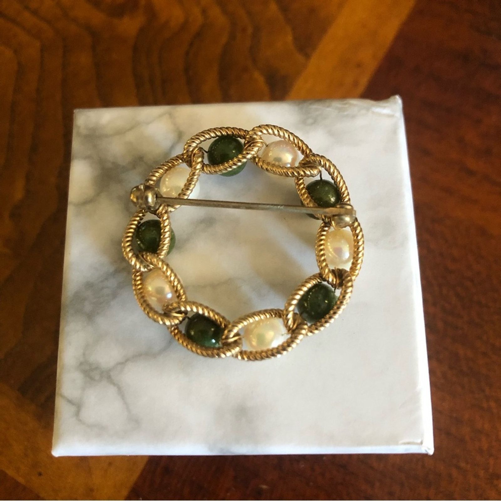 Vintage Vintage simulated jade and pearl gold wreath brooch pin Size ONE SIZE - 4 Thumbnail
