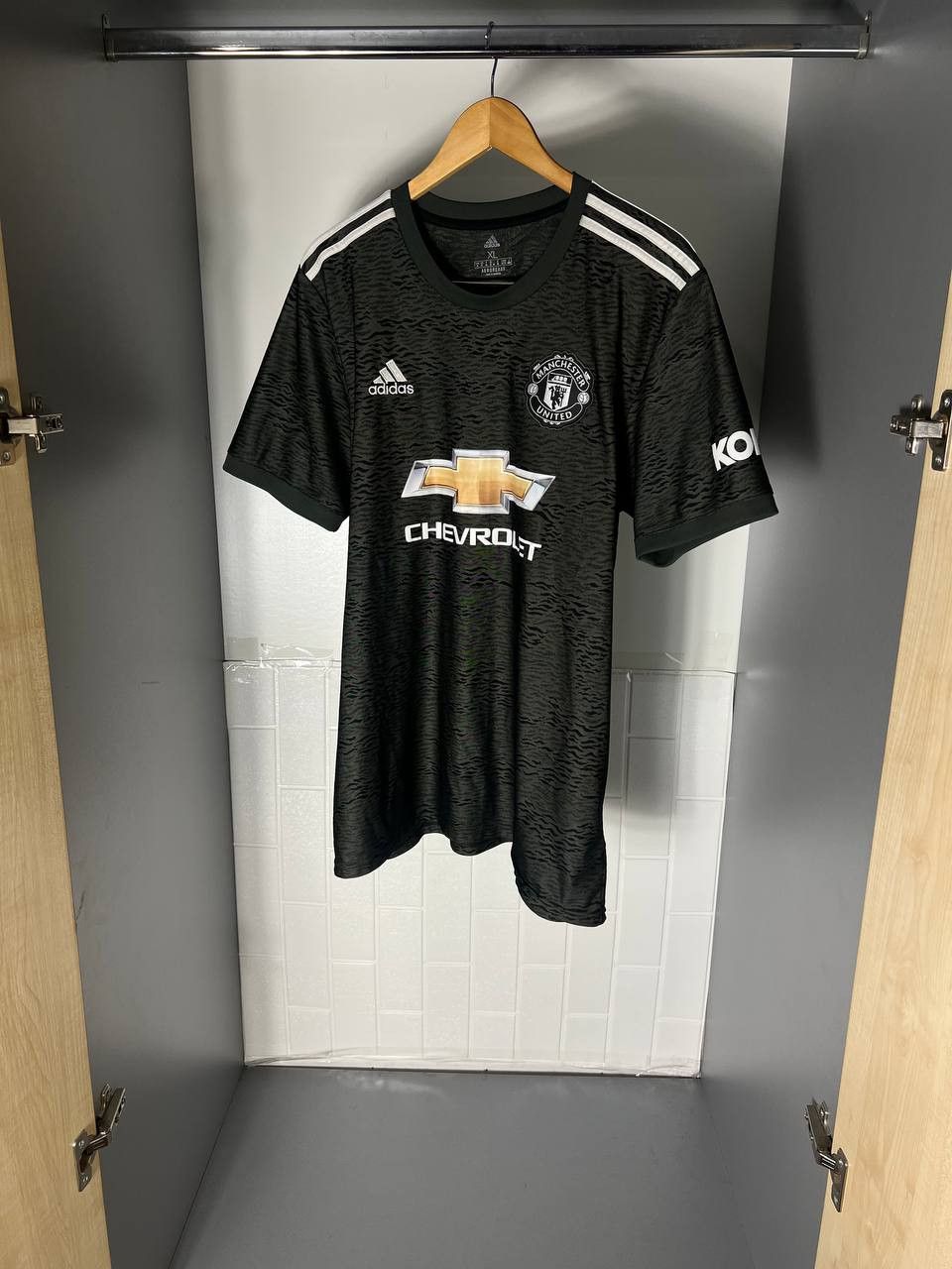 Vintage VERY RARE ADIDAS FC MANCHESTER UNITED ENGLAND SOCCER JERSEY Size US XL / EU 56 / 4 - 2 Thumbnail
