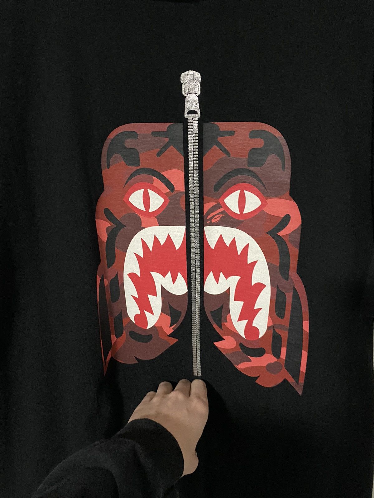 Bape A Bathing Ape BAPE Red Camo Tiger Tee Size US XL / EU 56 / 4 - 2 Thumbnail