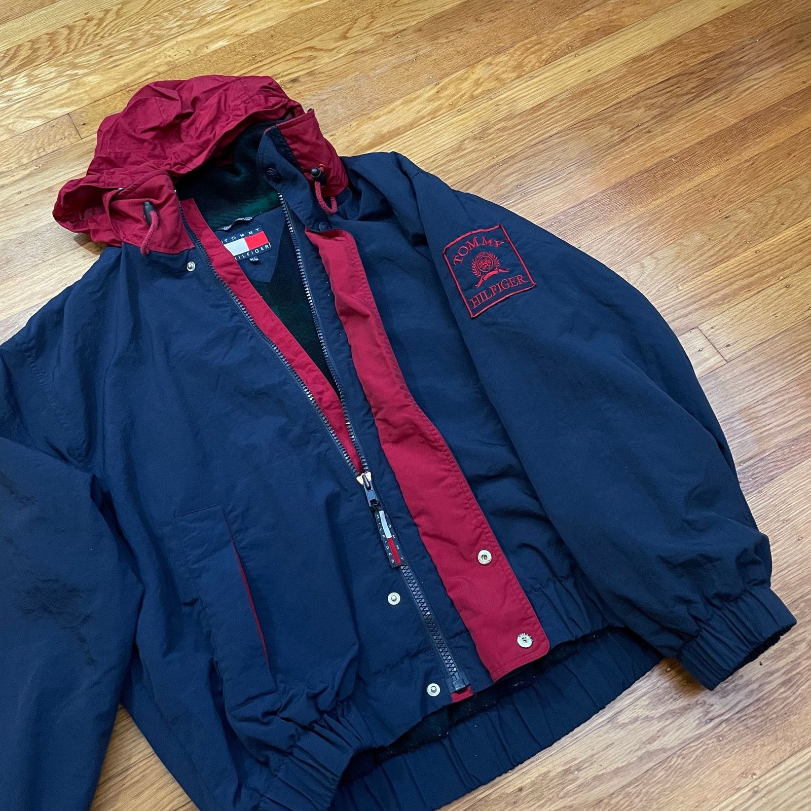 Tommy Hilfiger VTG Tommy Hilfiger Windbreaker Jacket - SIze M Size US M / EU 48-50 / 2 - 13 Thumbnail