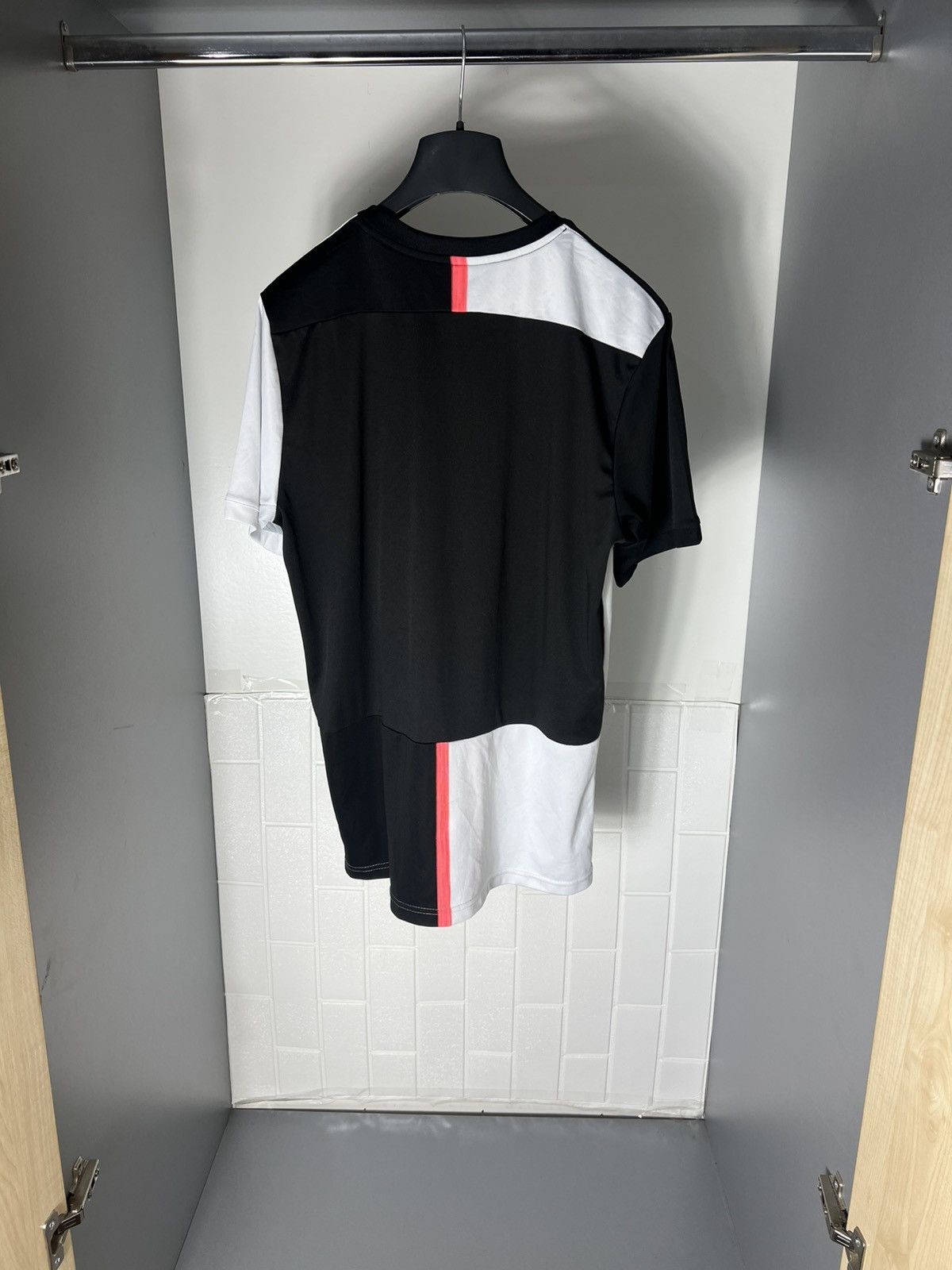Vintage VERY RARE ADIDAS FC JUVENTUS ITALY SOCCER JERSEY Y2K 90s Size US M / EU 48-50 / 2 - 9 Thumbnail