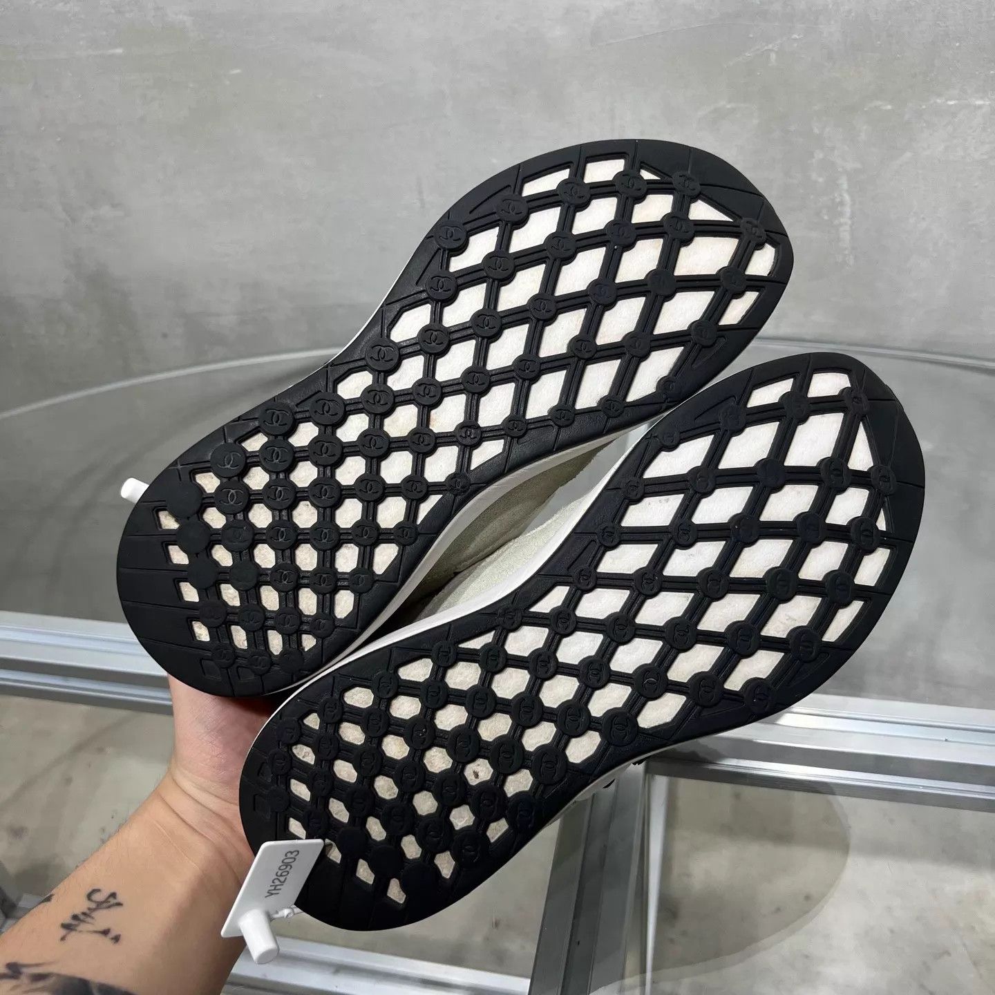 Chanel Chanel CC Sneakers 37.5 EU YH26903 Size US 7 / IT 37 - 7 Thumbnail