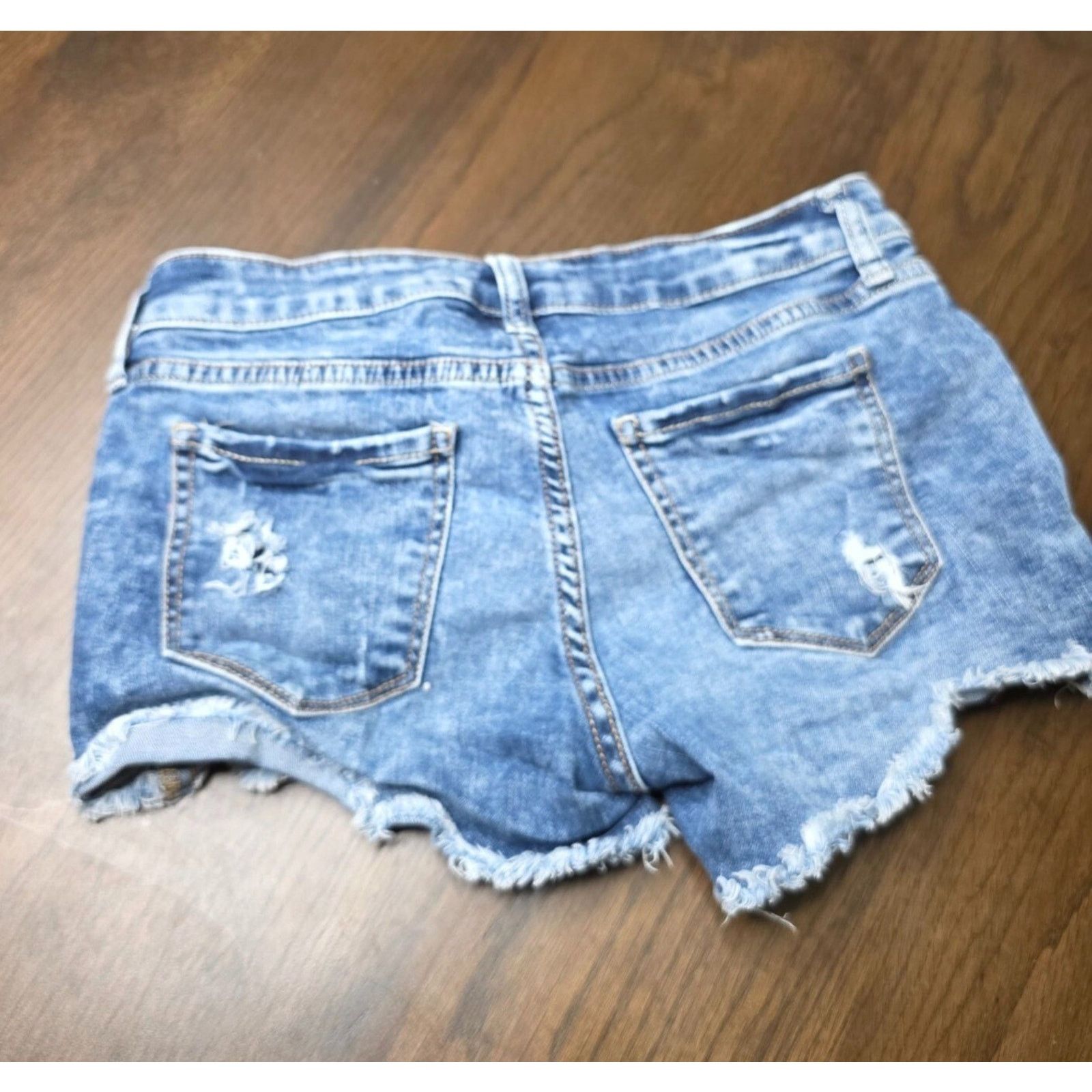 Arizona Jean Co. Arizona distressed jean shorts. soft & stretchy size 1 Size 25" / US 0 / IT 36 - 6 Thumbnail