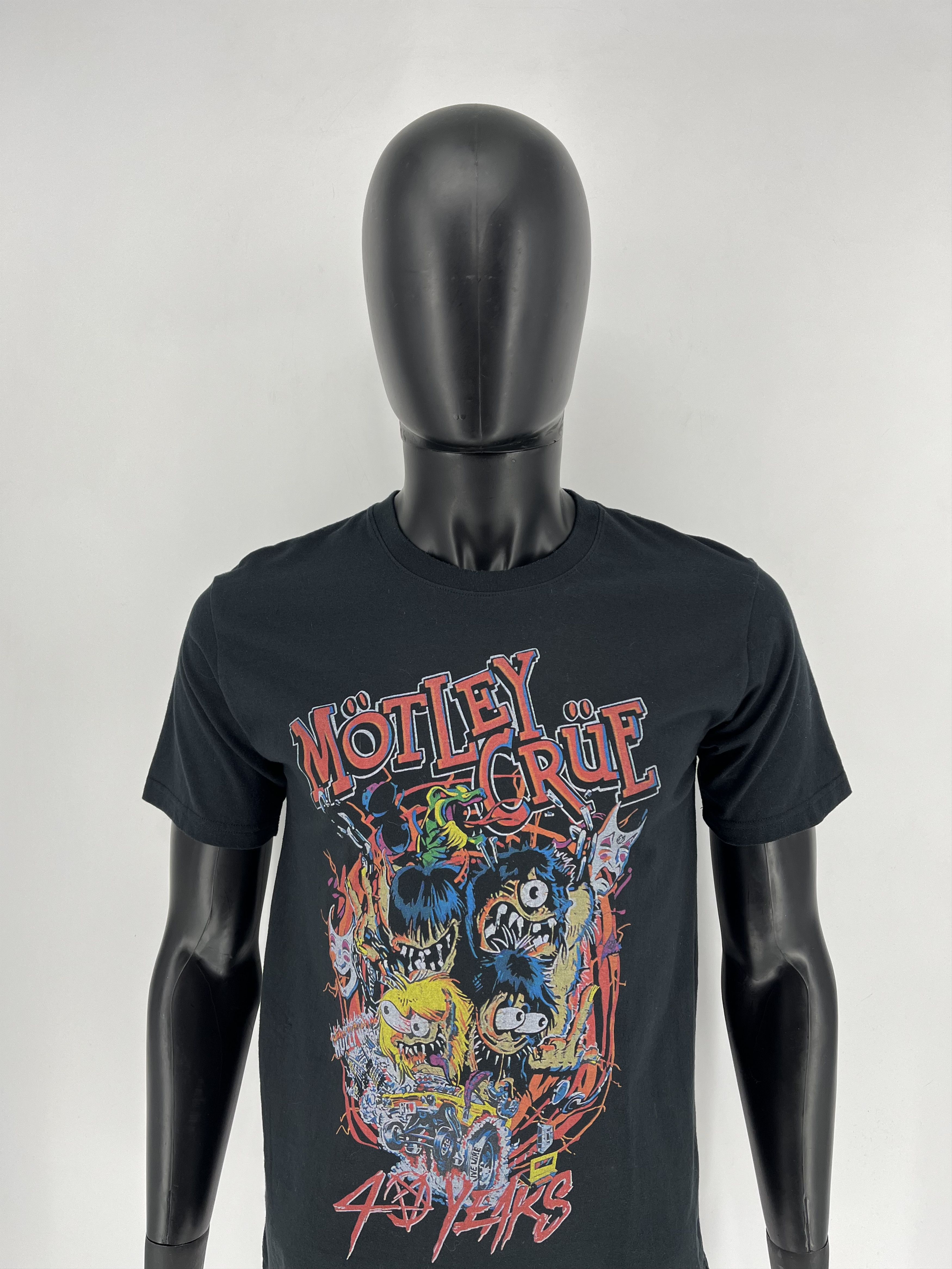 Band Tees Vintage Y2K Motley Crue Tour Tee Band Rock T Shirt Size US M / EU 48-50 / 2 - 8 Thumbnail