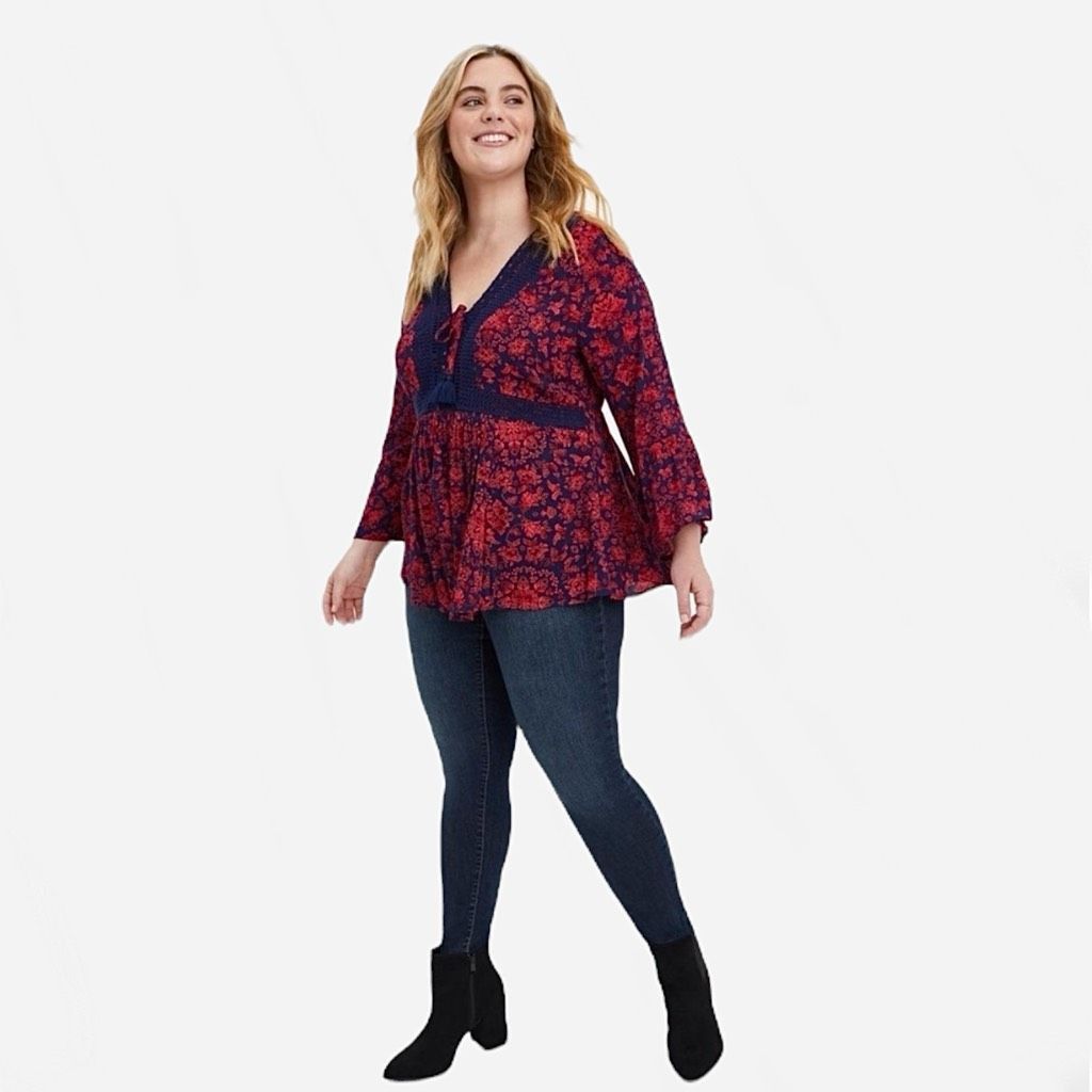 Other Torrid Navy Blue & Red Embroidered Crinkle Gauze Babydoll To Size L / US 10 / IT 46 - 2 Thumbnail