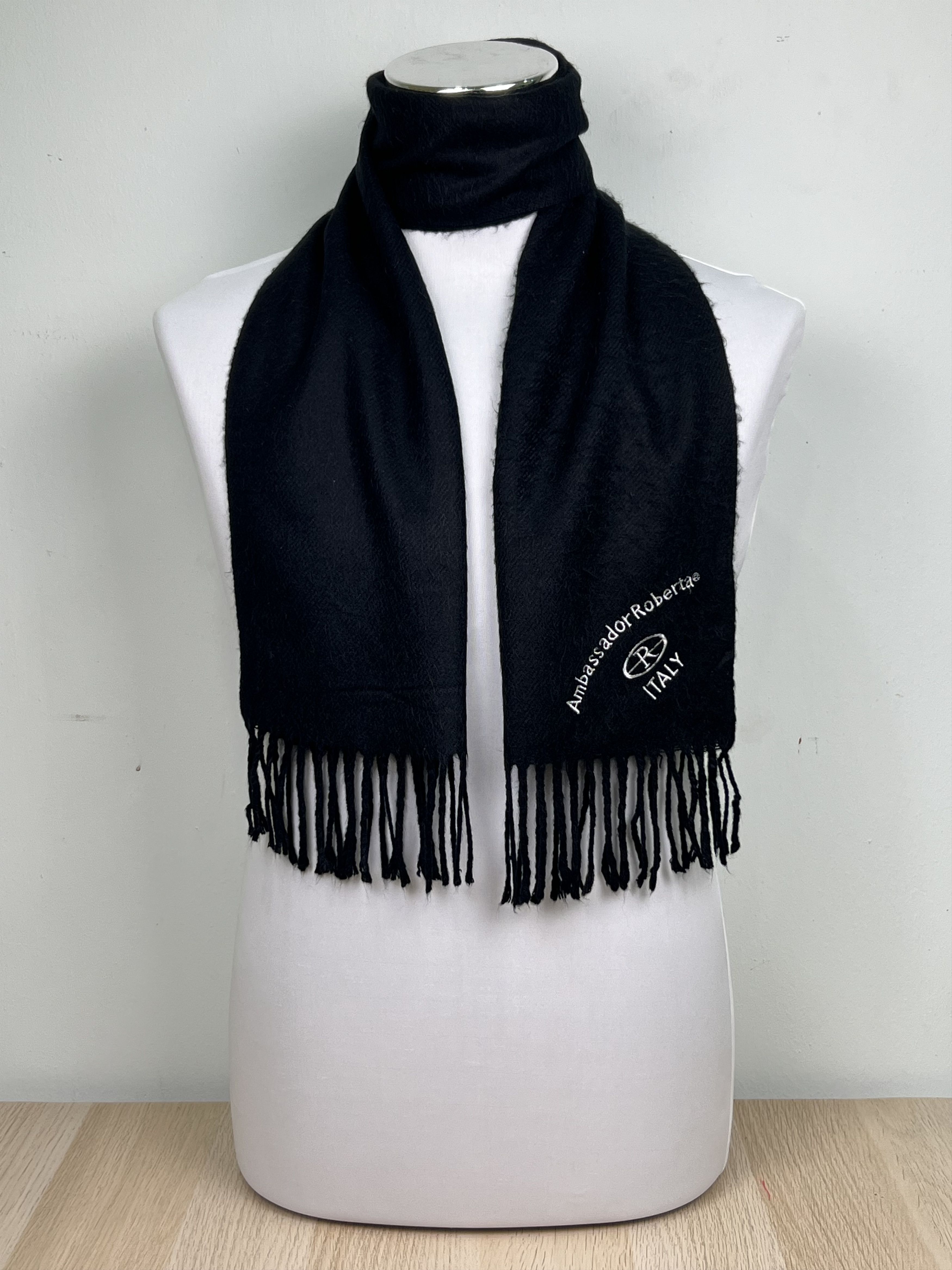 Ambassador Roberta ITALY Scarf / Muffler / Neckwear M011