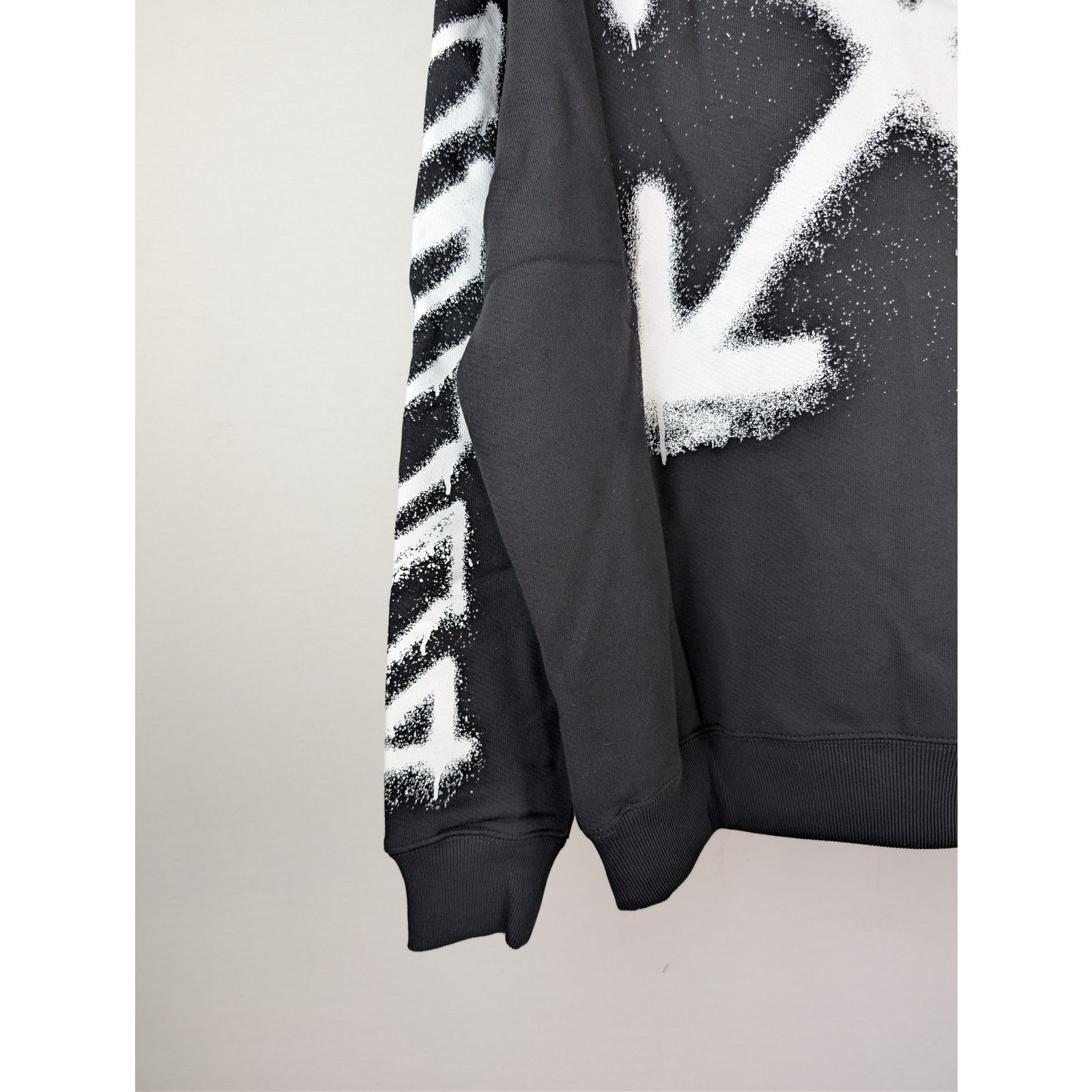 Off-White o1rshd1 Spray Can Arrow Skate Hoodie in Black Size US L / EU 52-54 / 3 - 13 Thumbnail