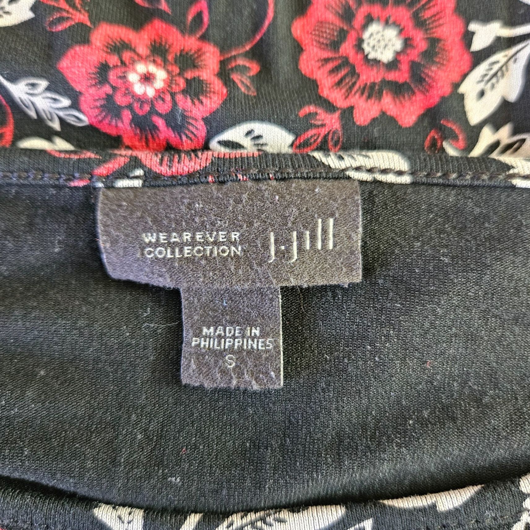 J. Jill J Jill Wearever Collection Womens Top Sz Small Red Black Floral Velvet Hem Blouse Long Sleeve Knit Pullover Multicolor Floral Pattern Shirt Womens Size S / US 4 / IT 40 - 5 Thumbnail