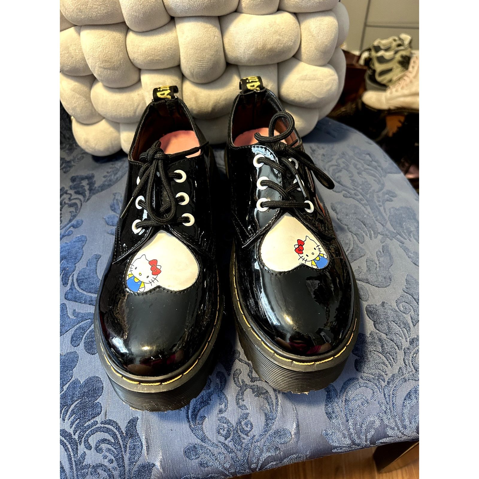 Dr. Martens Dr Martens x Hello Kitty Patent Leather size 9/EU 41 Size US 9 / IT 39 - 4 Thumbnail