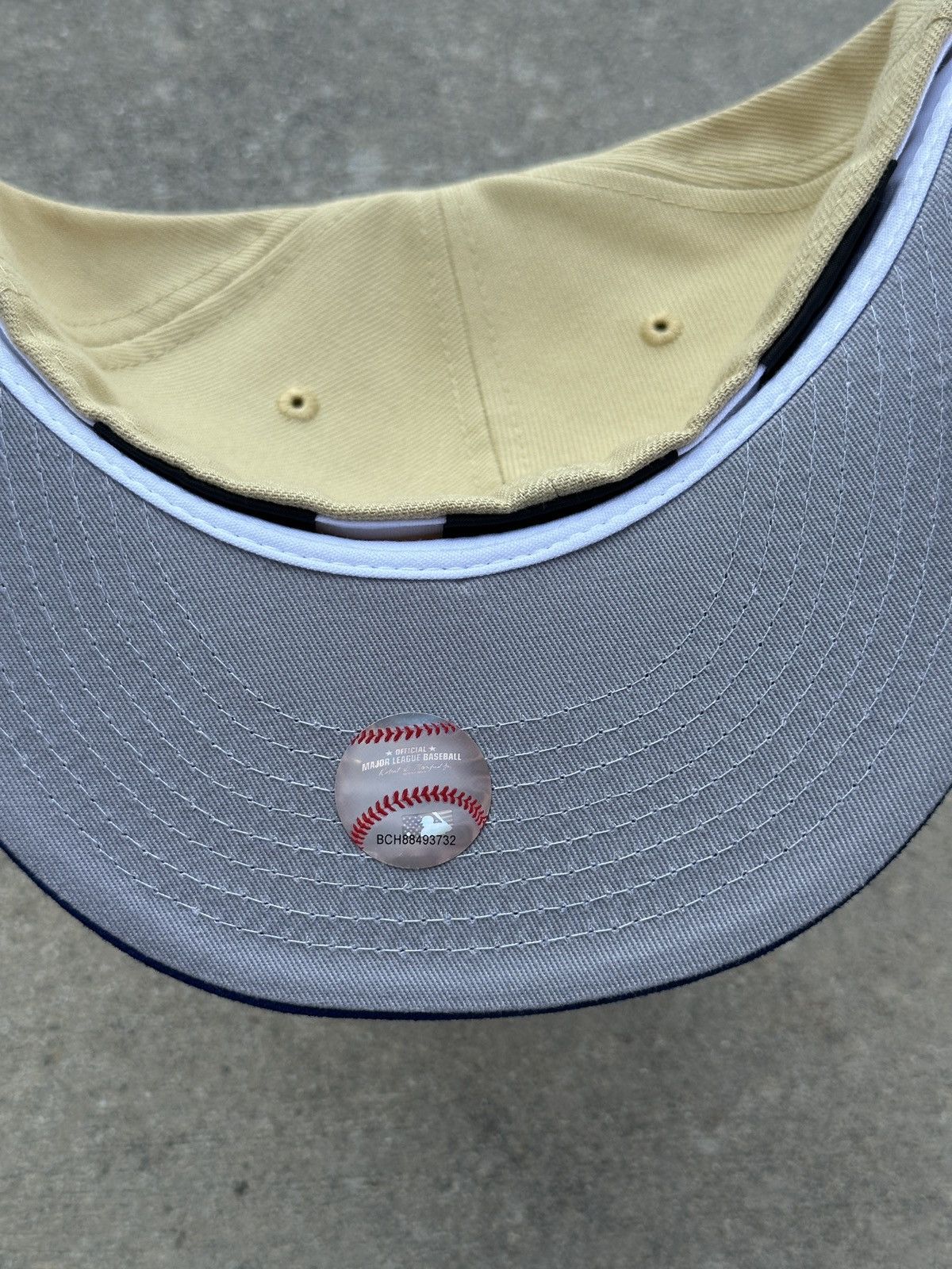 MLB × New Era Los Angeles Dodgers Side Batty Vegas Gold Fitted 7 1/4 LA Size ONE SIZE - 3 Thumbnail