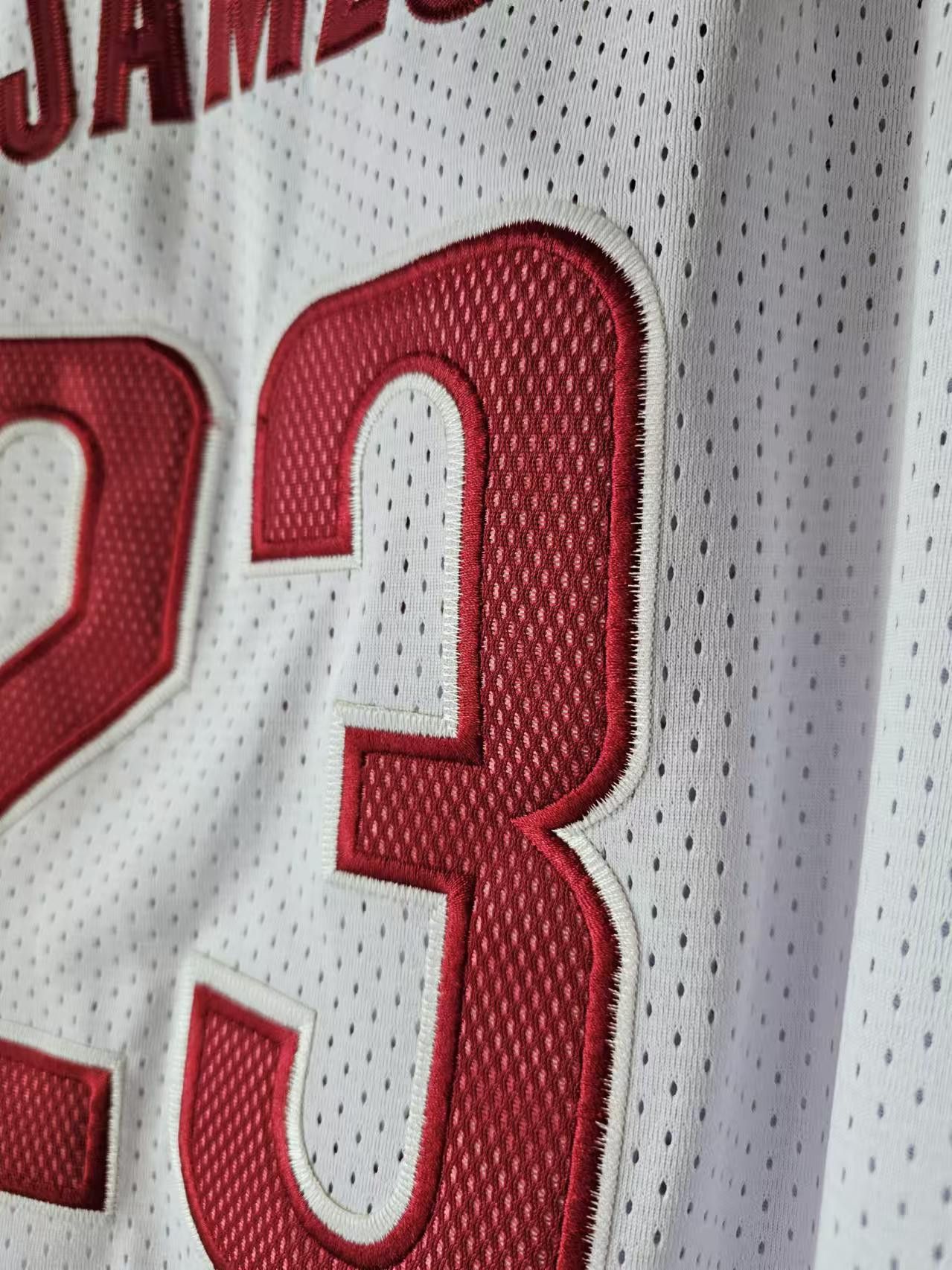 NBA 2015 2016 Cleveland Cavaliers #23 LeBron James Jersey XL Size US XL / EU 56 / 4 - 4 Thumbnail