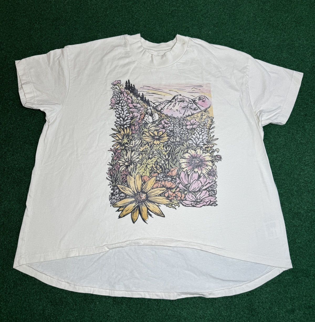Vintage Vintage 90s Wildflower Meadow Moutain Nature T Shirt Size L / US 10 / IT 46 - 1 Thumbnail