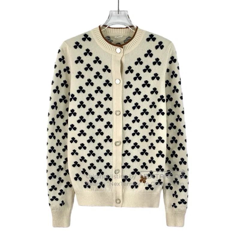 Hermes Hermes Beige Four-Leaf Clover Embroidered Cashmere Crewnec Size XXS / US 00 / IT 34 - 1 Thumbnail