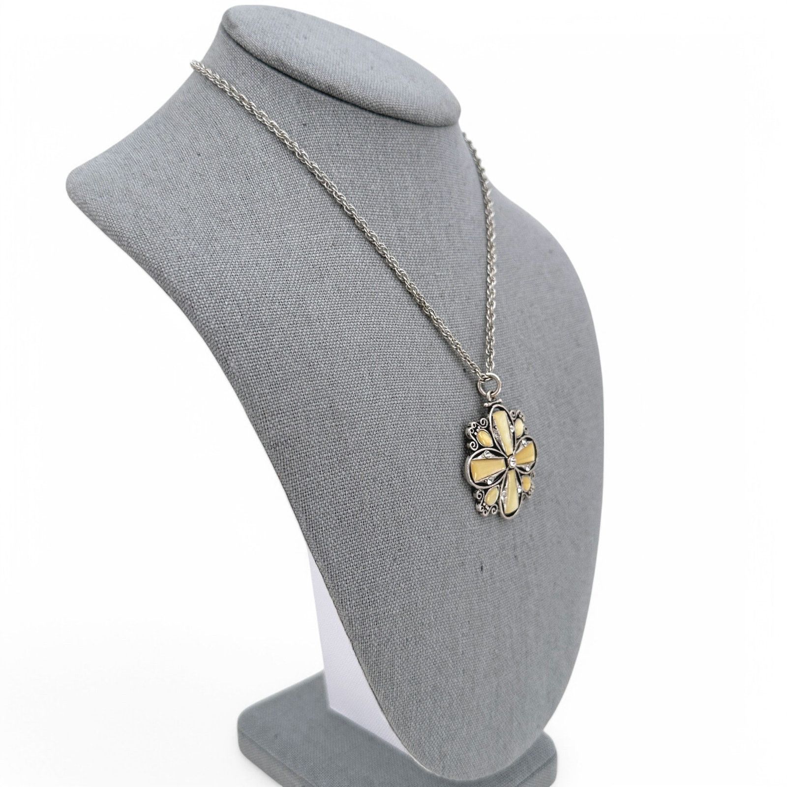 Other 1928 Necklace Pale Yellow MOP Rhinestone Clover Pendant Size ONE SIZE - 5 Thumbnail
