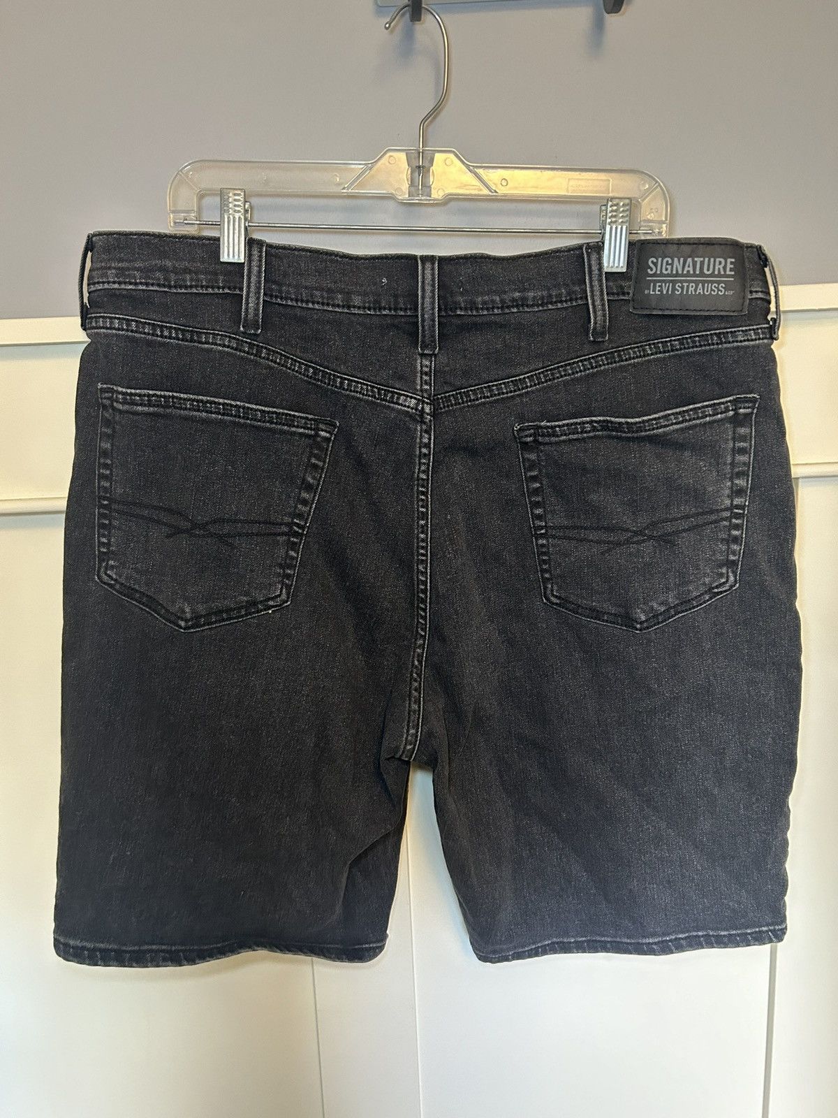 Levi's Levis dark grey black wash denim jorts Size US 38 / EU 54 - 2 Thumbnail