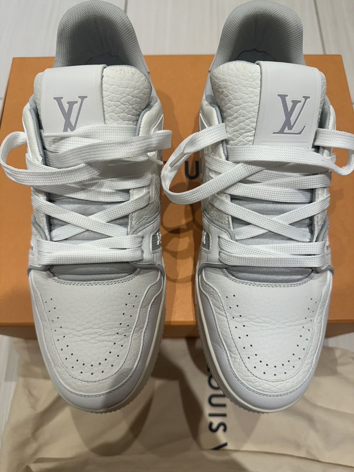 Louis Vuitton Louis Vuitton White & Grey ‘LV Sneaker’ Size US 7 / EU 40 - 20 Thumbnail