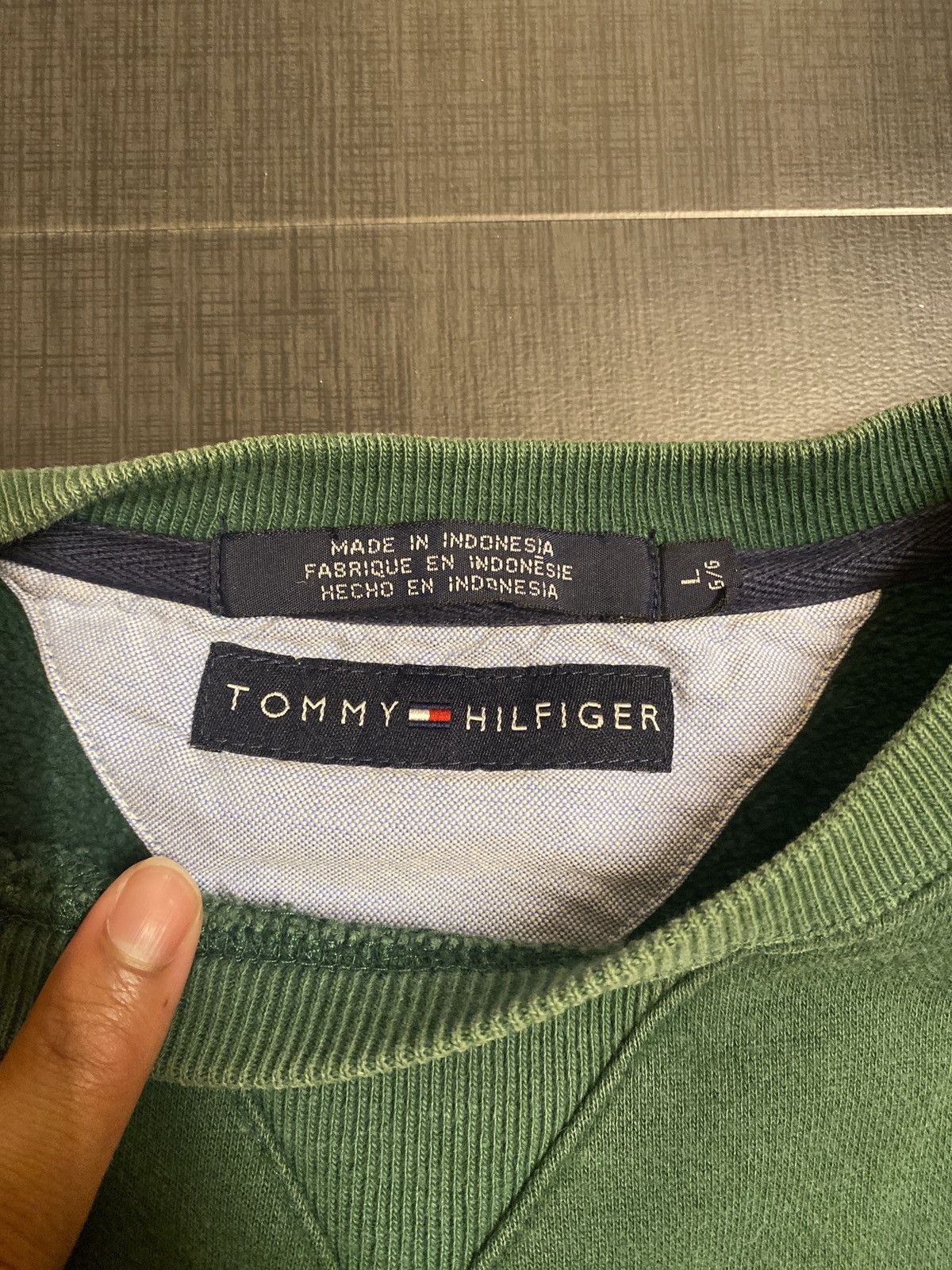 Tommy Hilfiger × Vintage Vintage Tommy Hilfiger Sweatshirt Size US L / EU 52-54 / 3 - 3 Thumbnail