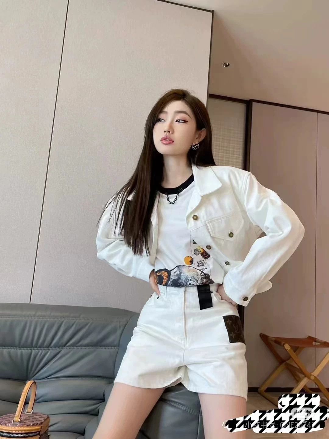 Louis Vuitton Louis Vuitton white colorblocked leather denim shorts 36 Size 26" / US 2 / IT 38 - 7 Thumbnail