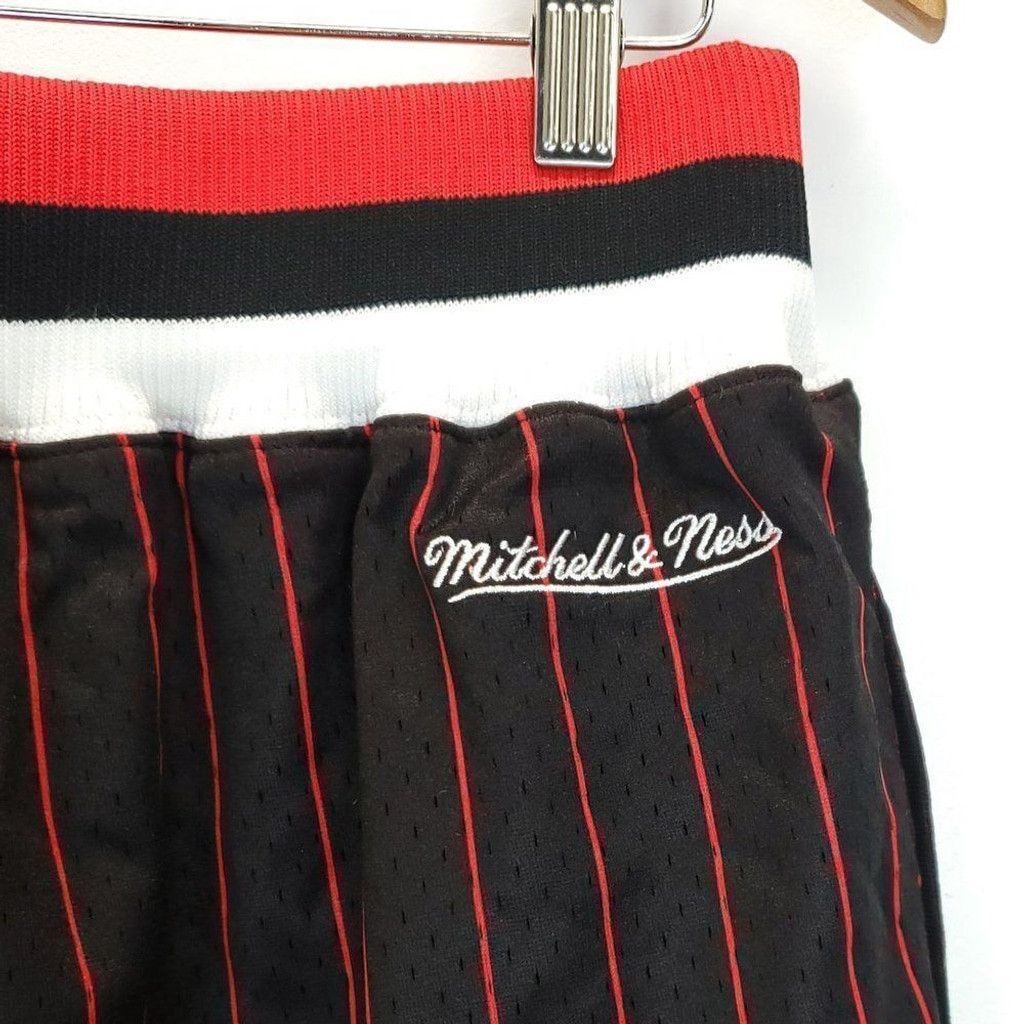 Mitchell & Ness Mitchell & Ness Men's Shorts Nice Kicks Talk Box Shorts Blk Size US 30 / EU 46 - 6 Thumbnail