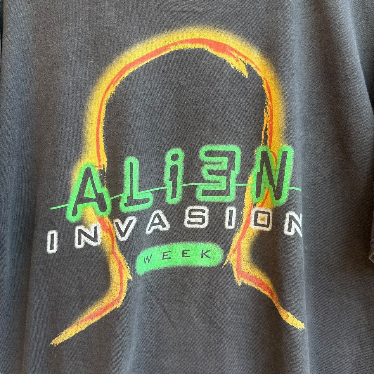Vintage Alien Invasion Week Skate Style Vinatge Tee Size US XL / EU 56 / 4 - 2 Thumbnail
