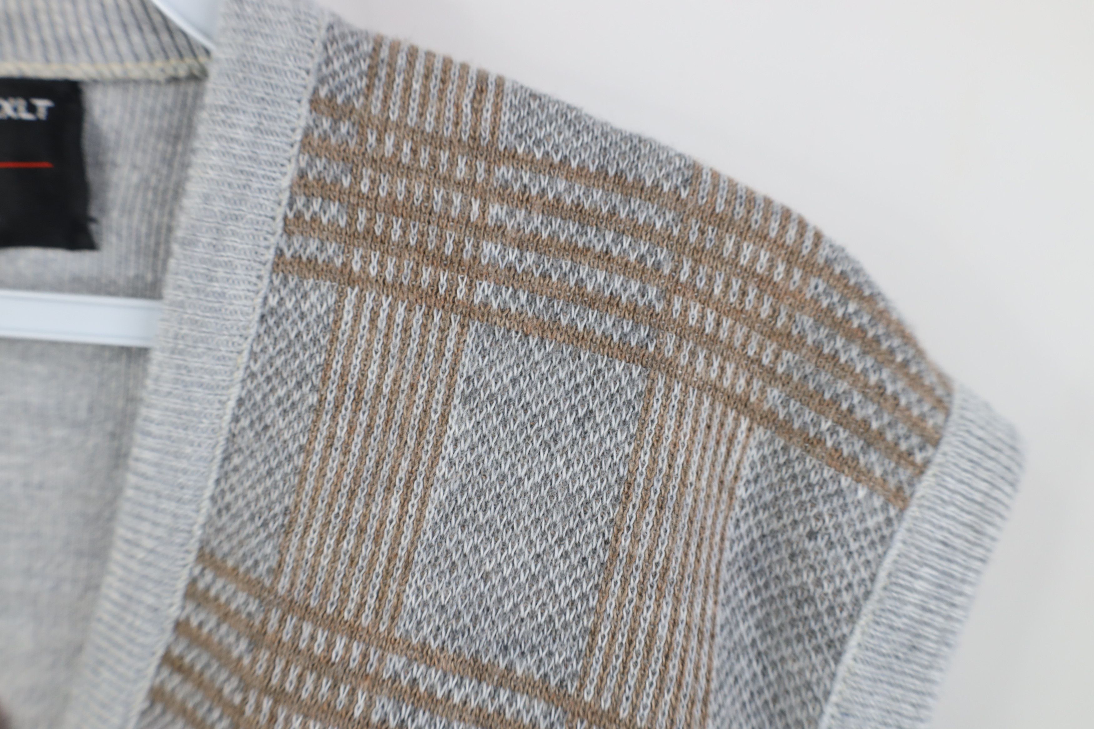 Vintage Vintage 70s Streetwear V-Neck Sweater Vest Gray Plaid USA Size US XXL / EU 58 / 5 - 5 Thumbnail