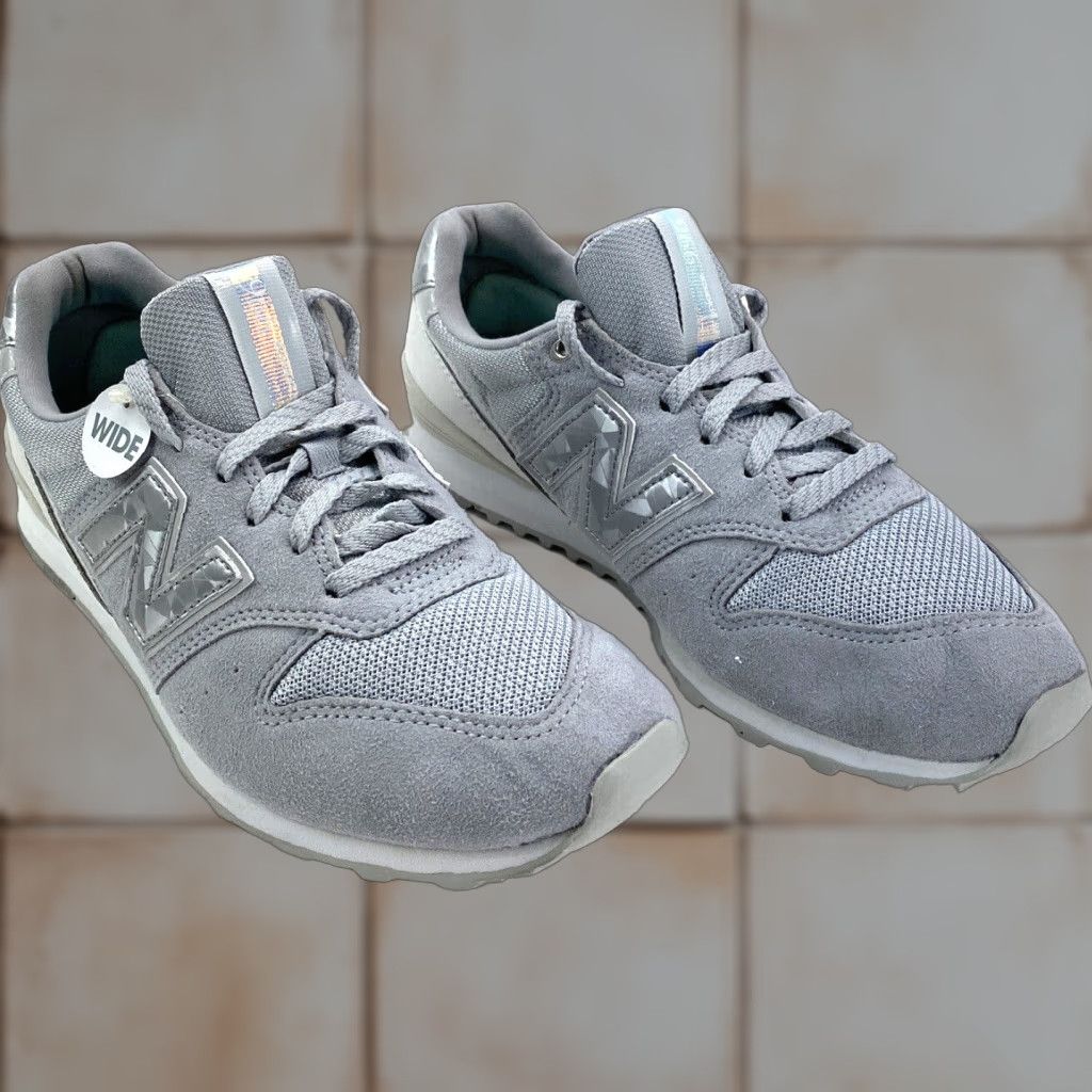New Balance VINTAGE New Balance 996 Womens 9.5 D Gray Suede Silver Iridescent Tag Walking Sneakers Size ONE SIZE - 1 Thumbnail