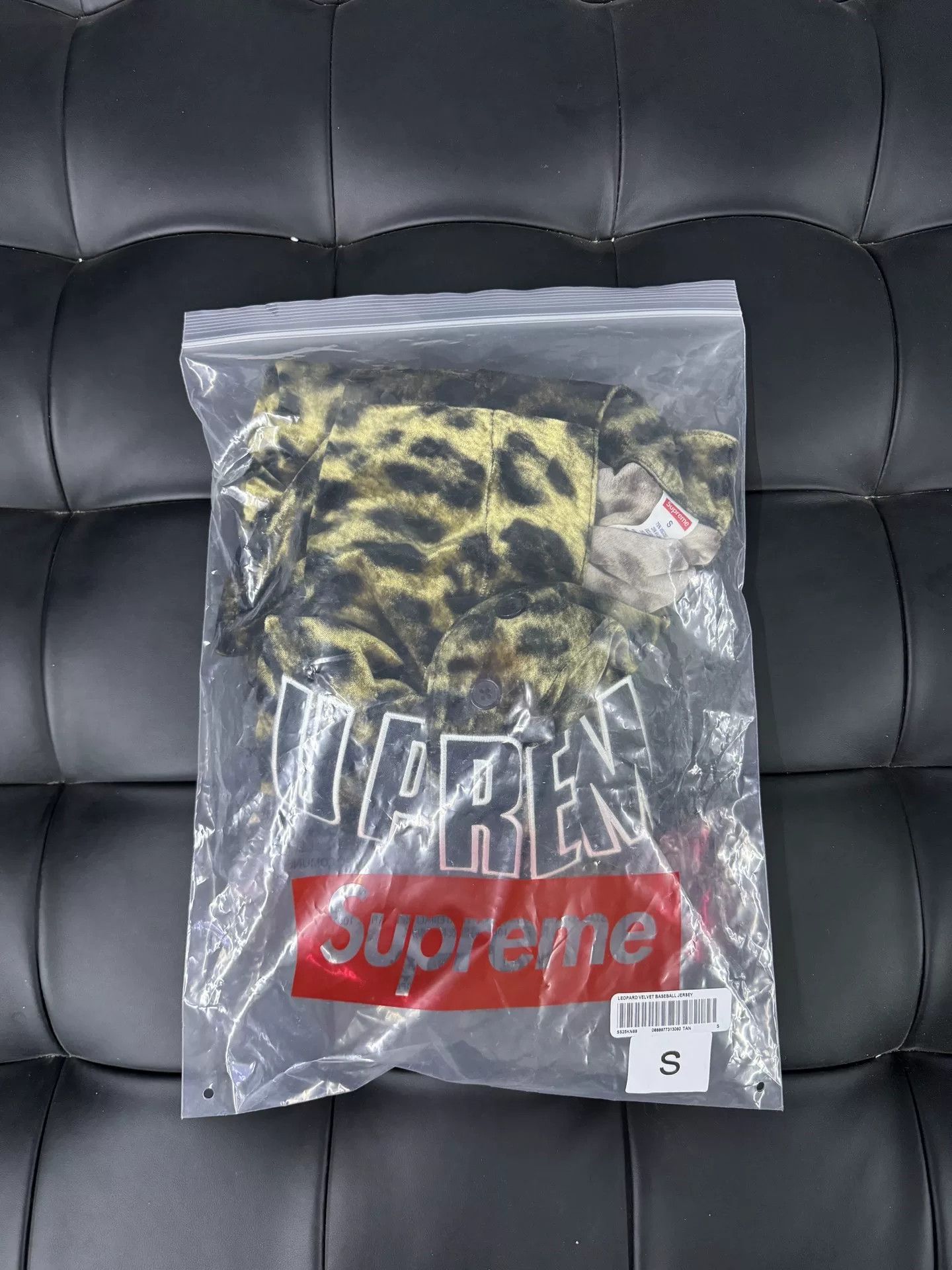 Supreme Supreme Leopard Print Short Sleeve Shirt Size US S / EU 44-46 / 1 - 1 Thumbnail