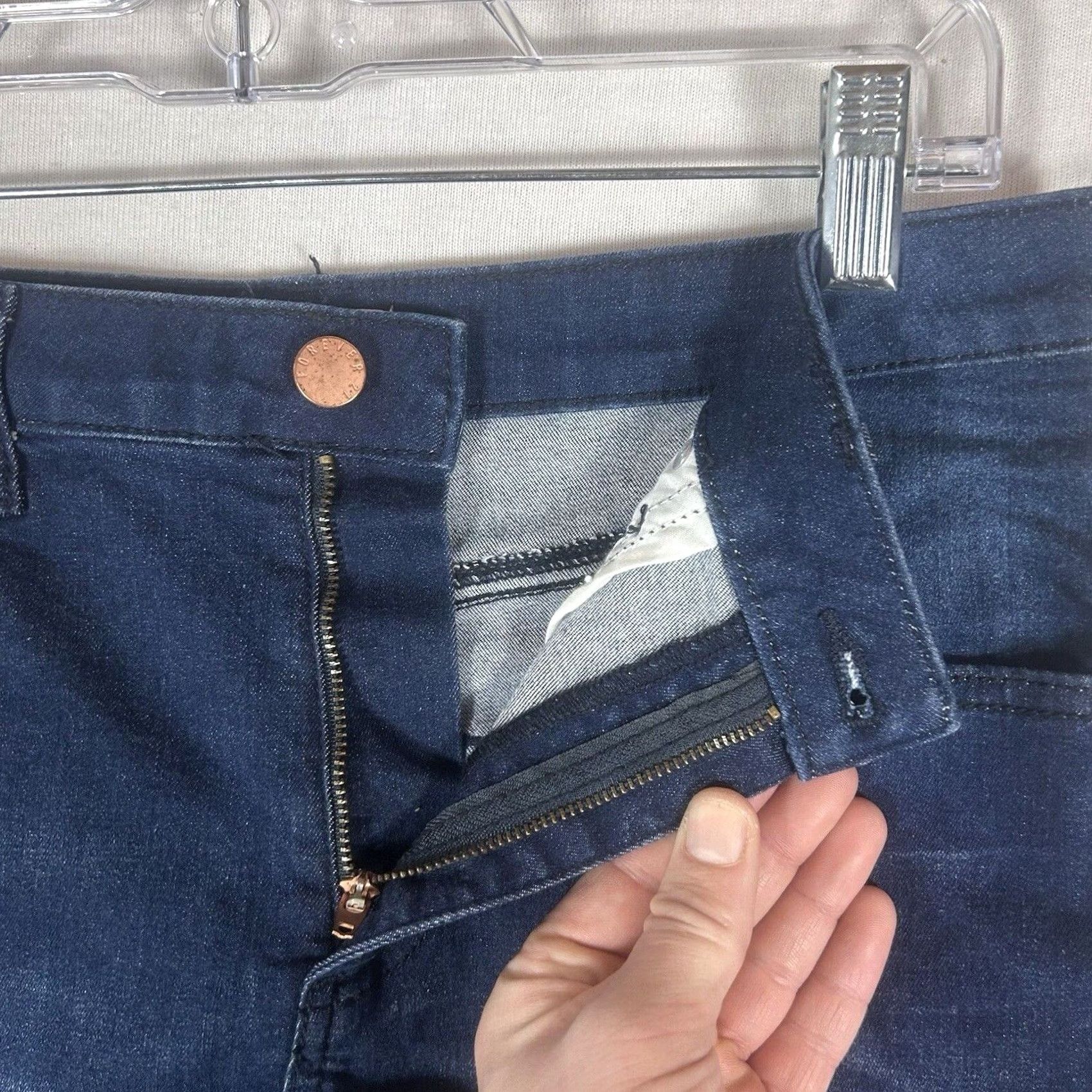 Forever 21 FOREVER 21 Jeans Shorts Womens 28 Dark Wash High Rise 2" Inseam NWT Denim Cotton Polyester Spandex 5-Pocket Size 28" / US 6 / IT 42 - 2 Thumbnail
