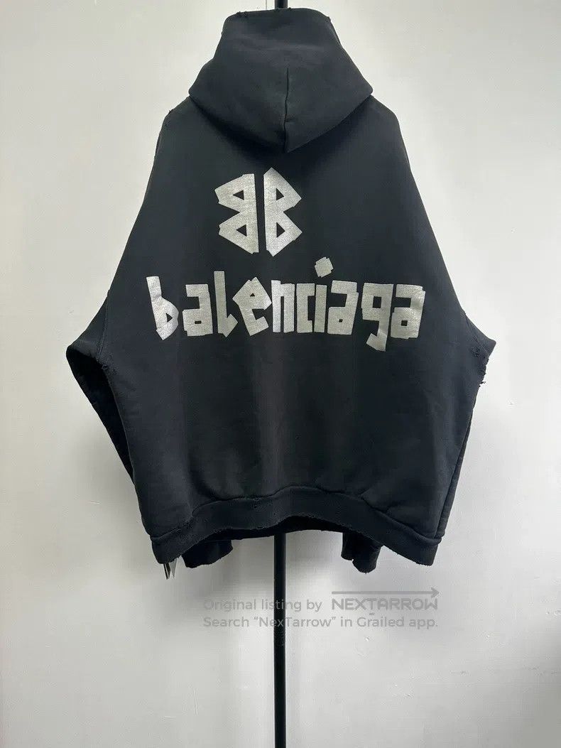 Balenciaga Balenciaga Logo Embossed Long Sleeve Crewneck Sweatshirt Size US L / EU 52-54 / 3 - 2 Thumbnail