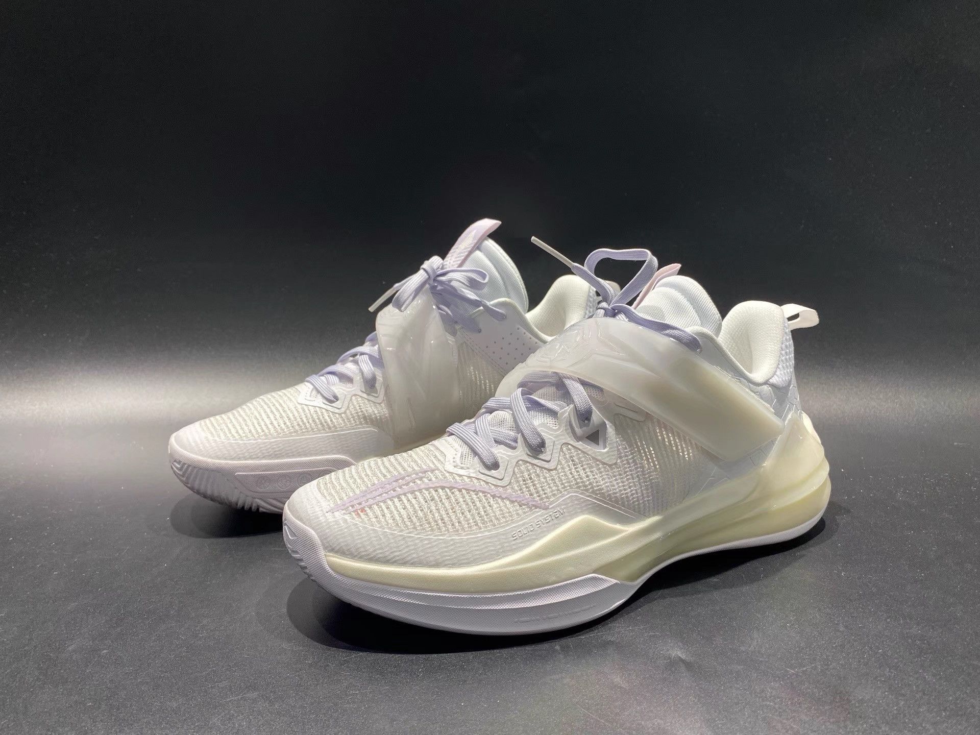 Li-Ning Li-Ning Blade 3 White Purple K36 Size US 11 / EU 44 - 1 Thumbnail