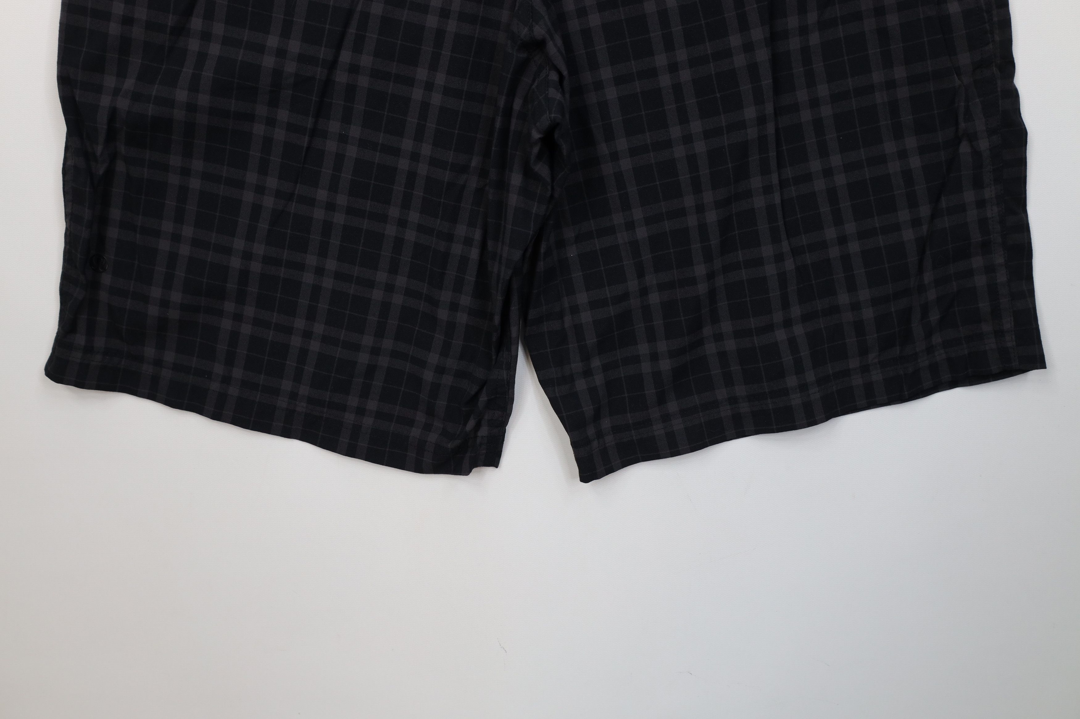 Lululemon Lululemon Kahuna Golfing Golf Chino Shorts Gray Plaid Size US 36 / EU 52 - 12 Thumbnail