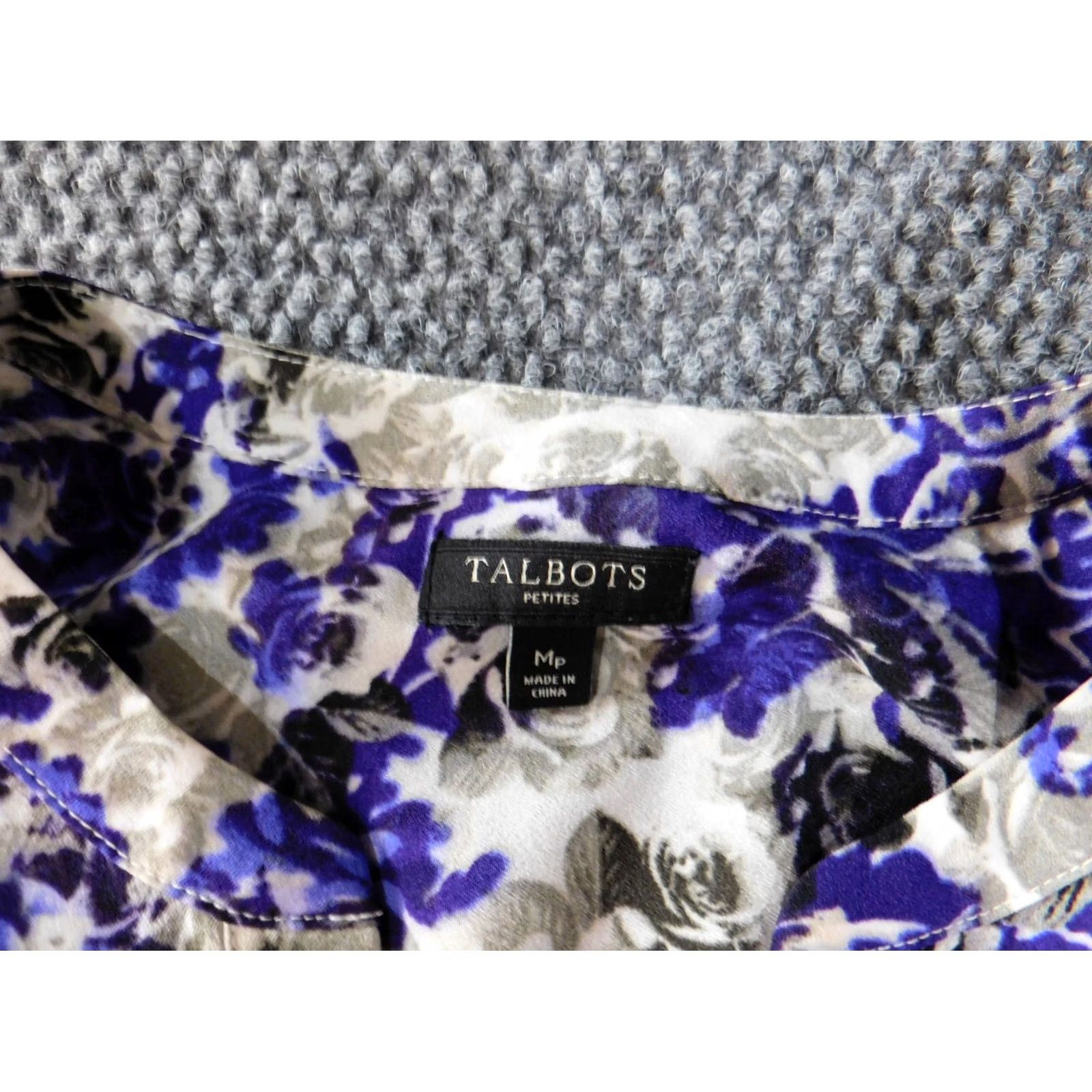 Talbots Talbots Blouse Shirt Petite Medium Purple Floral V-Neck Pullover Women casual Size M / US 6-8 / IT 42-44 - 5 Thumbnail