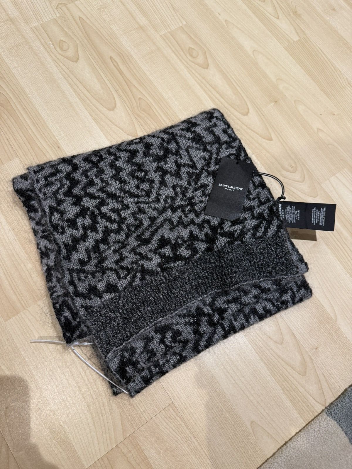 Saint Laurent Paris Saint Laurent Jacquard Comic Cardigan and matching Scarf Size US XS / EU 42 / 0 - 2 Thumbnail