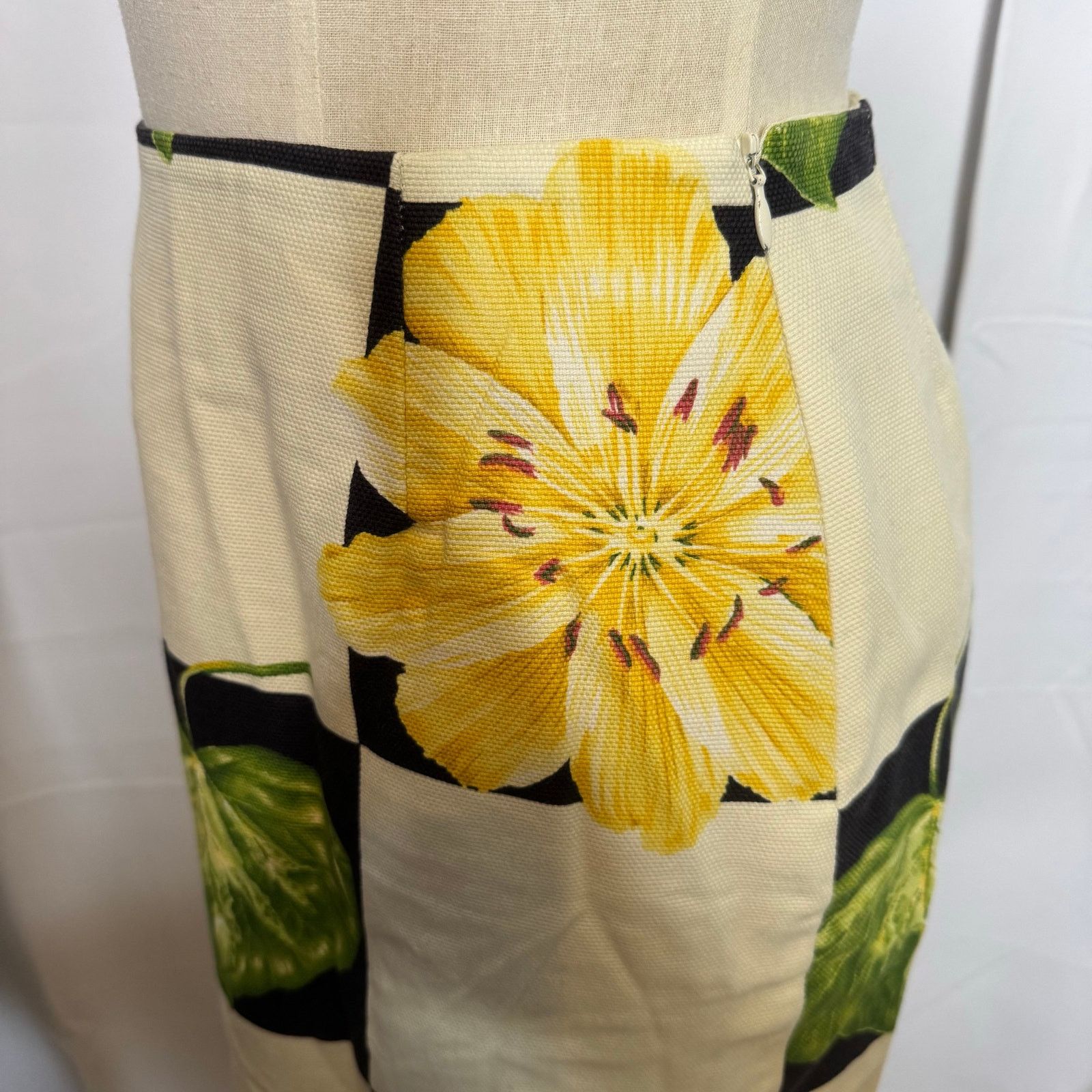 J.McLaughlin J. McLaughlin Size 6 Pencil Skirt Floral Check Size 28" / US 6 / IT 42 - 3 Thumbnail