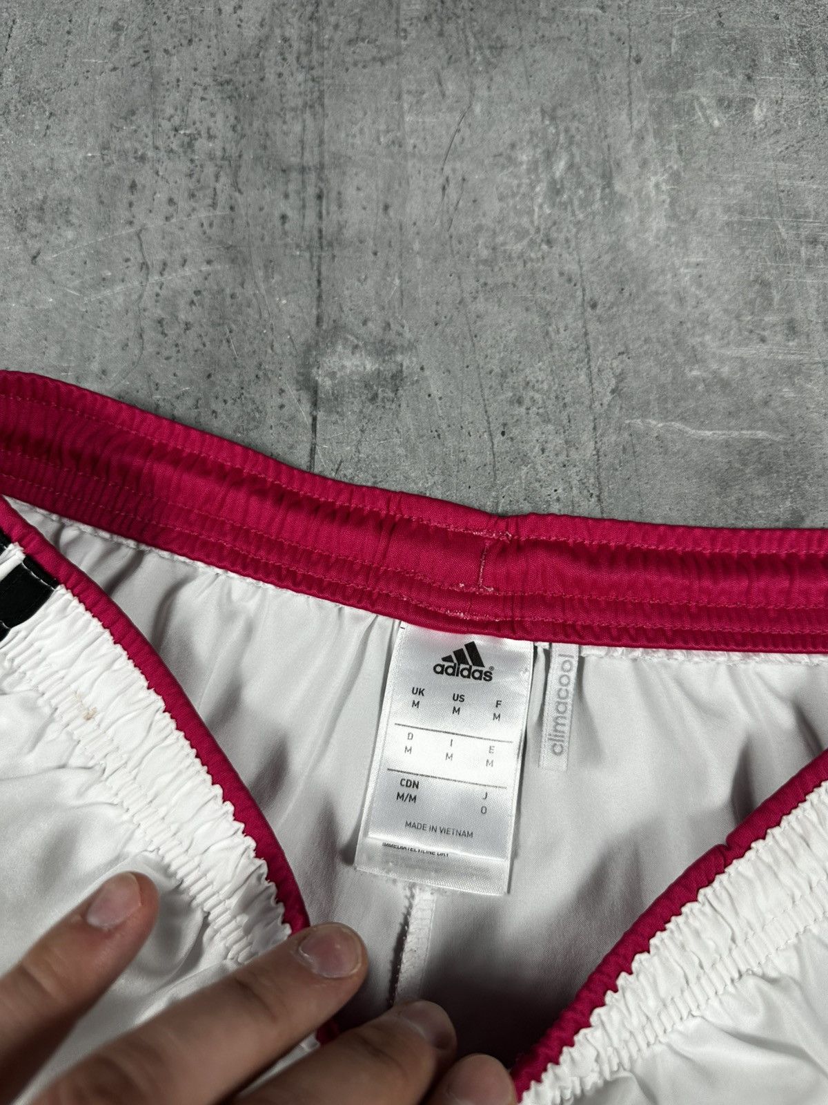 Vintage REAL MADRID 2014 2015 HOME FOOTBALL SOCCER SHORTS ADIDAS Size US 32 / EU 48 - 4 Thumbnail