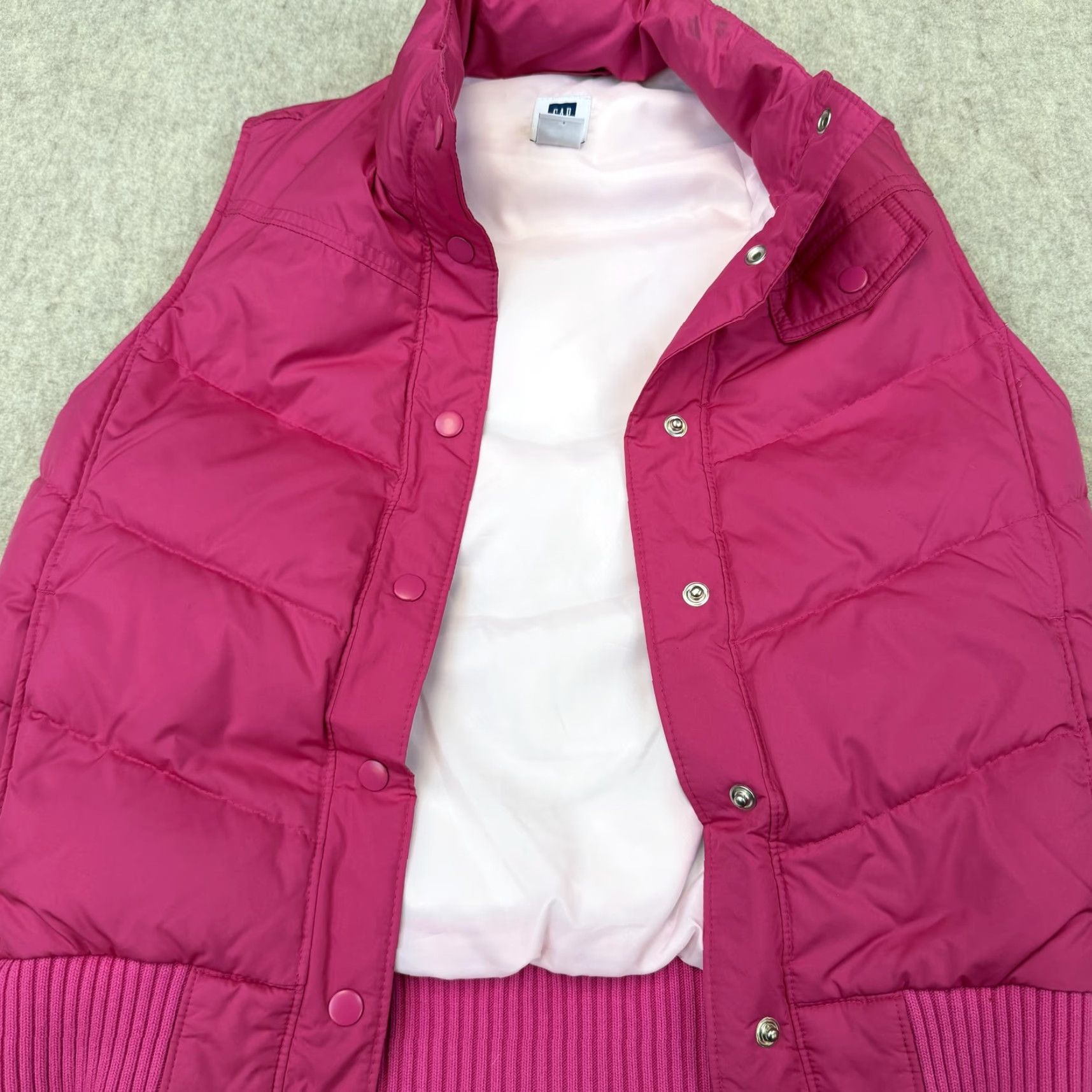 Gap Gap Vest Womens Small Pink Quilted Down Puffer Snap Front Rib Knit Hem Collar Size S / US 4 / IT 40 - 3 Thumbnail