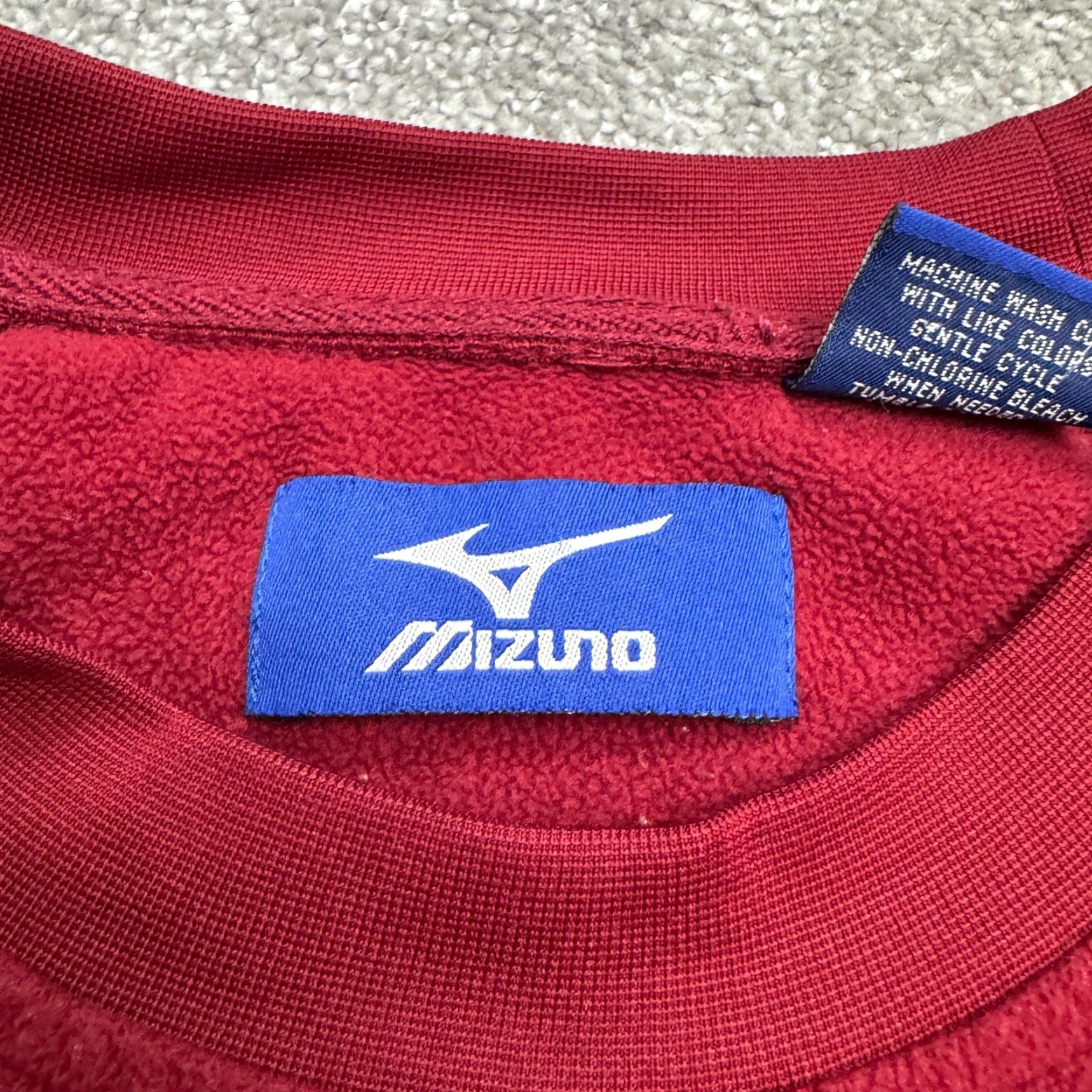 Mizuno VINTAGE Mizuno Sweatshirt Shirt Mens Large Red White Crew Neck Pullover Fleece Logo All Seasons Outdoor Sports Streetwear Casual 90s Size US L / EU 52-54 / 3 - 7 Thumbnail