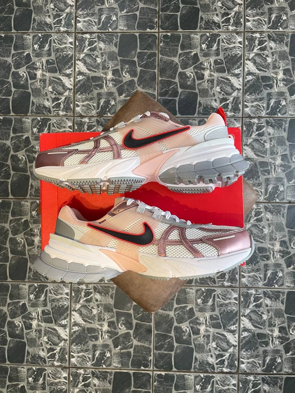 Nike V2K Run Legend Pink